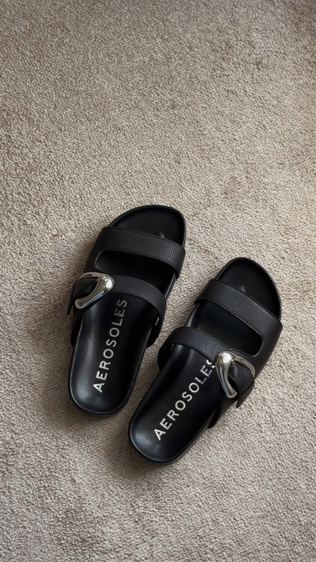 Simple but chic sandals perfect for the summer 🖤 #gifted