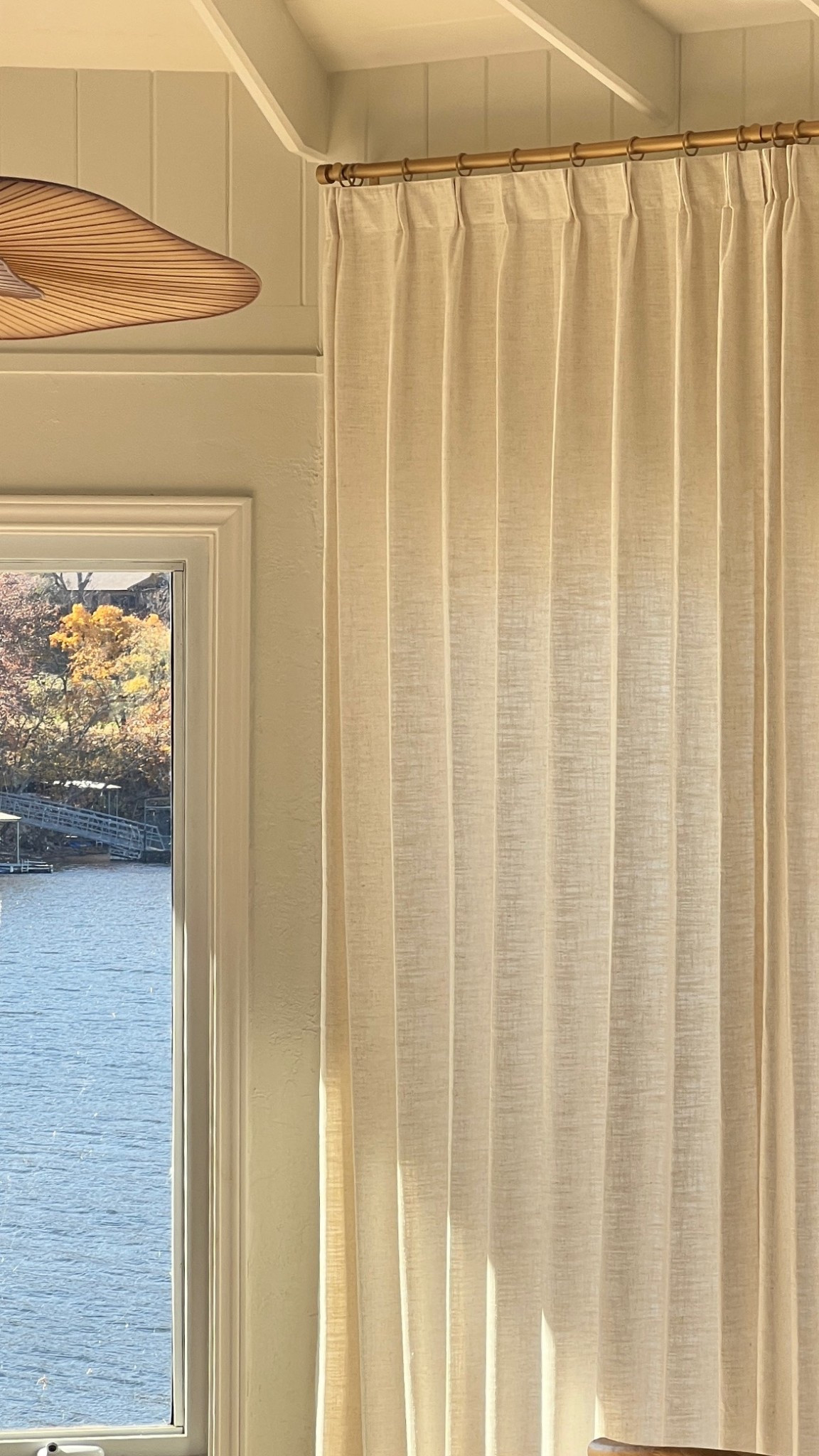 Curtain order: 
Liz Linen - Ivory White Pinch Pleat 60% shading rate 