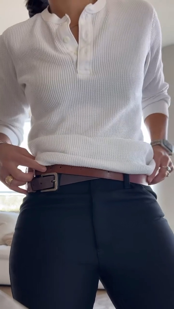 Sometimes 2 belts are better than 1.
P.S. the #Wrancher hype is real. Size up tho. Had to go 32.
•
Top: #uniqlo
Pants: #wrangler
Boots: #CodyJames kids
Belts: #bananarepublic #hm
Hat: #aimeleondore