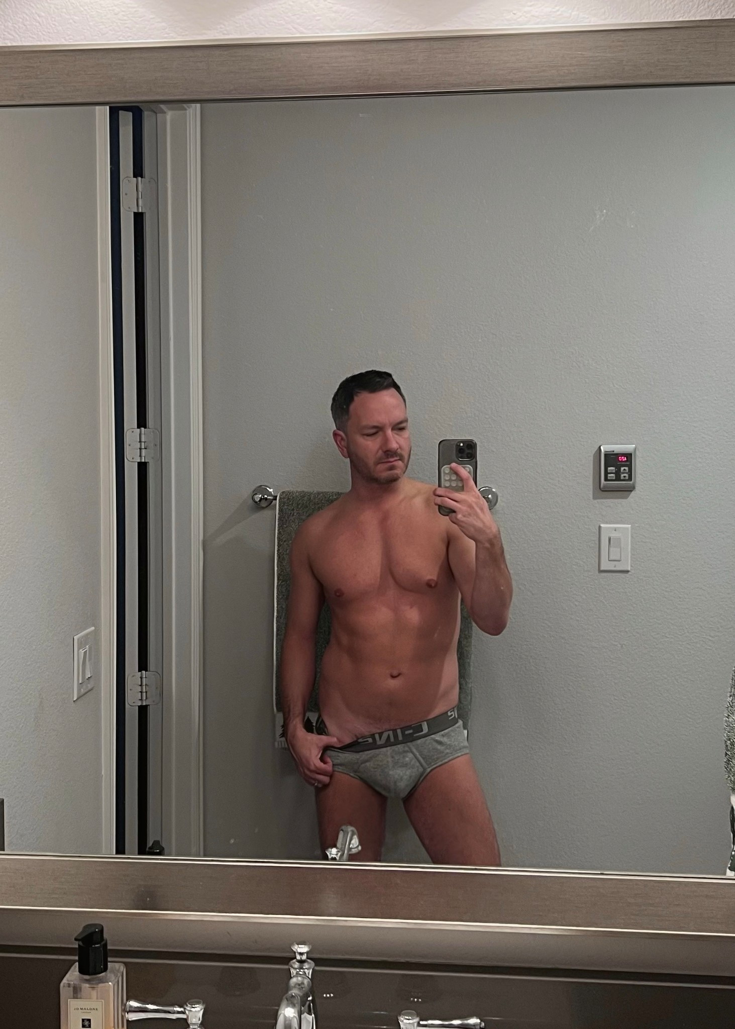 Always start with a good base layer 

#LTKMens