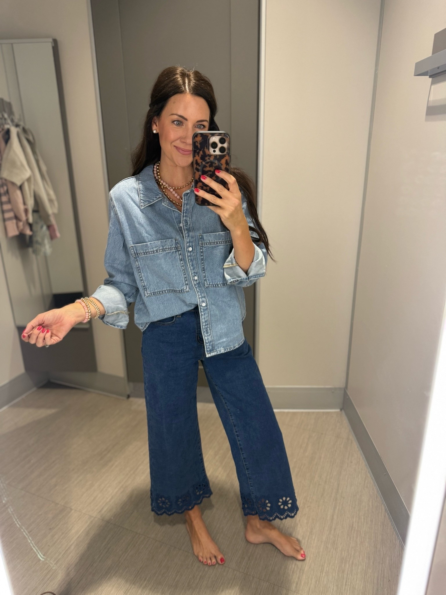 Medium denim top
Size 4 eyelet jeans

#LTKmomlife #LTKSeasonal #LTKootd