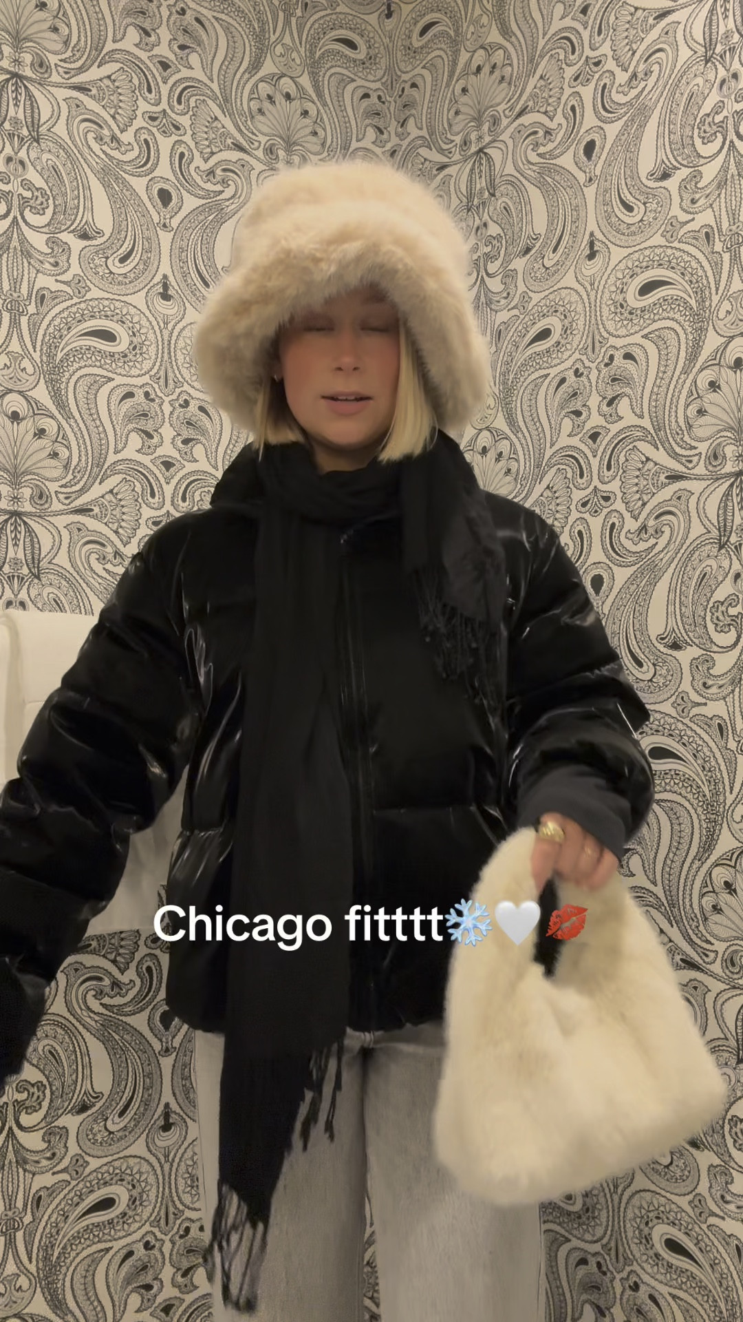 POV: I just found the most beautiful city winter outfitt

#LTKSeasonal #LTKTravel #LTKStyleTip