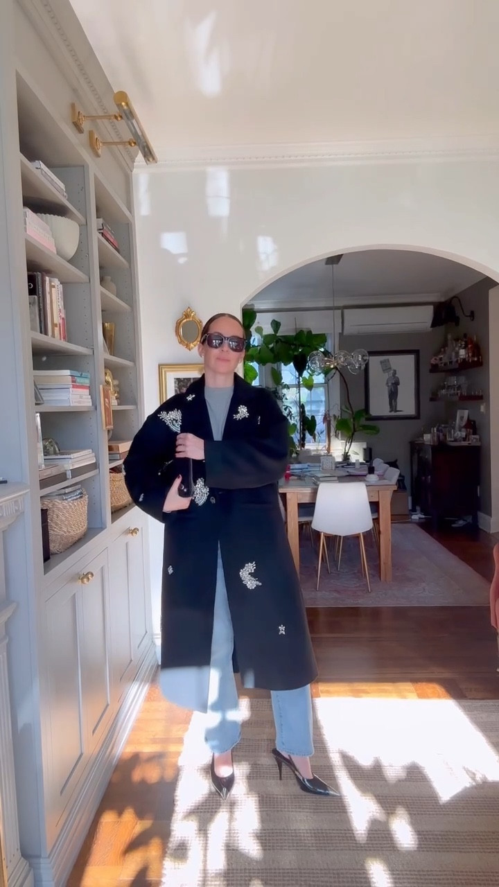 A moment for the back detailing @saks @cinqasept #saks #SaksPartner #cinqasept @shop.ltk https://liketk.it/5DQOe #liketkit

#LTKHoliday #LTKootd