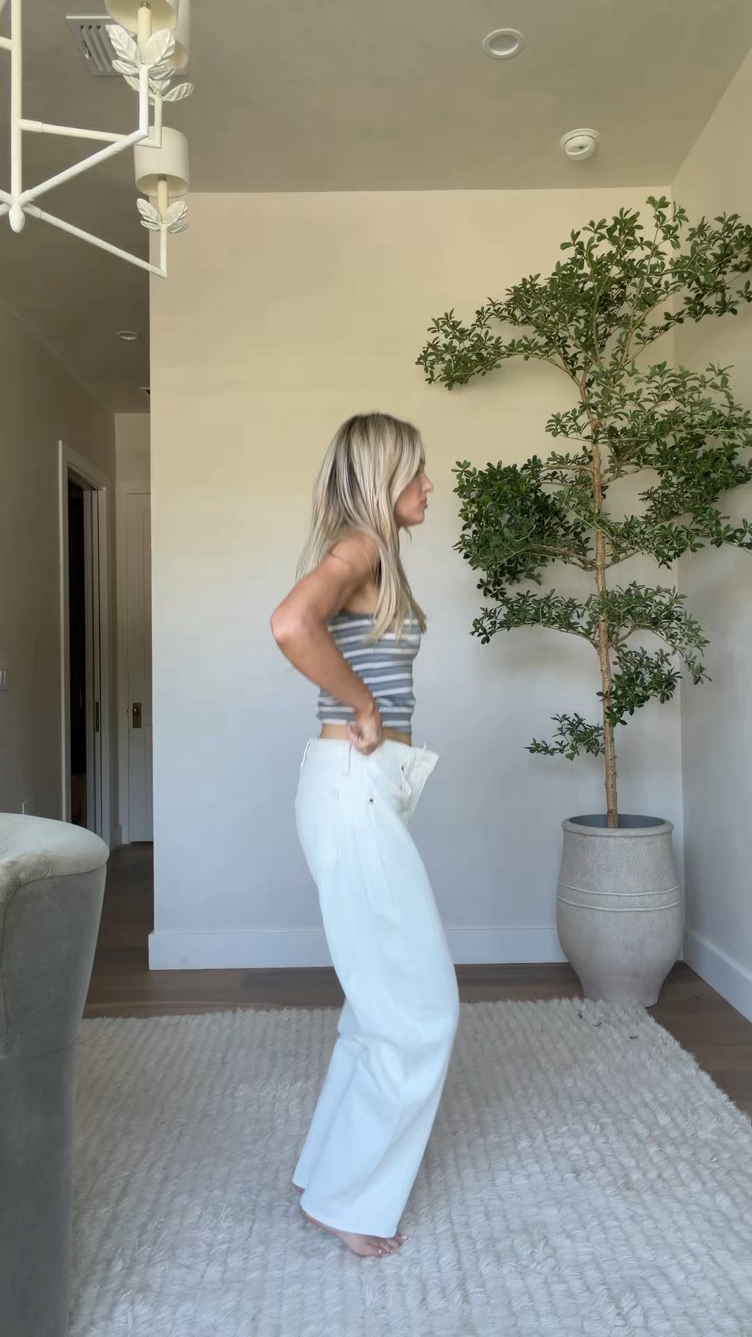 Get dressed with me in some recent @abercrombie favorites! 💛