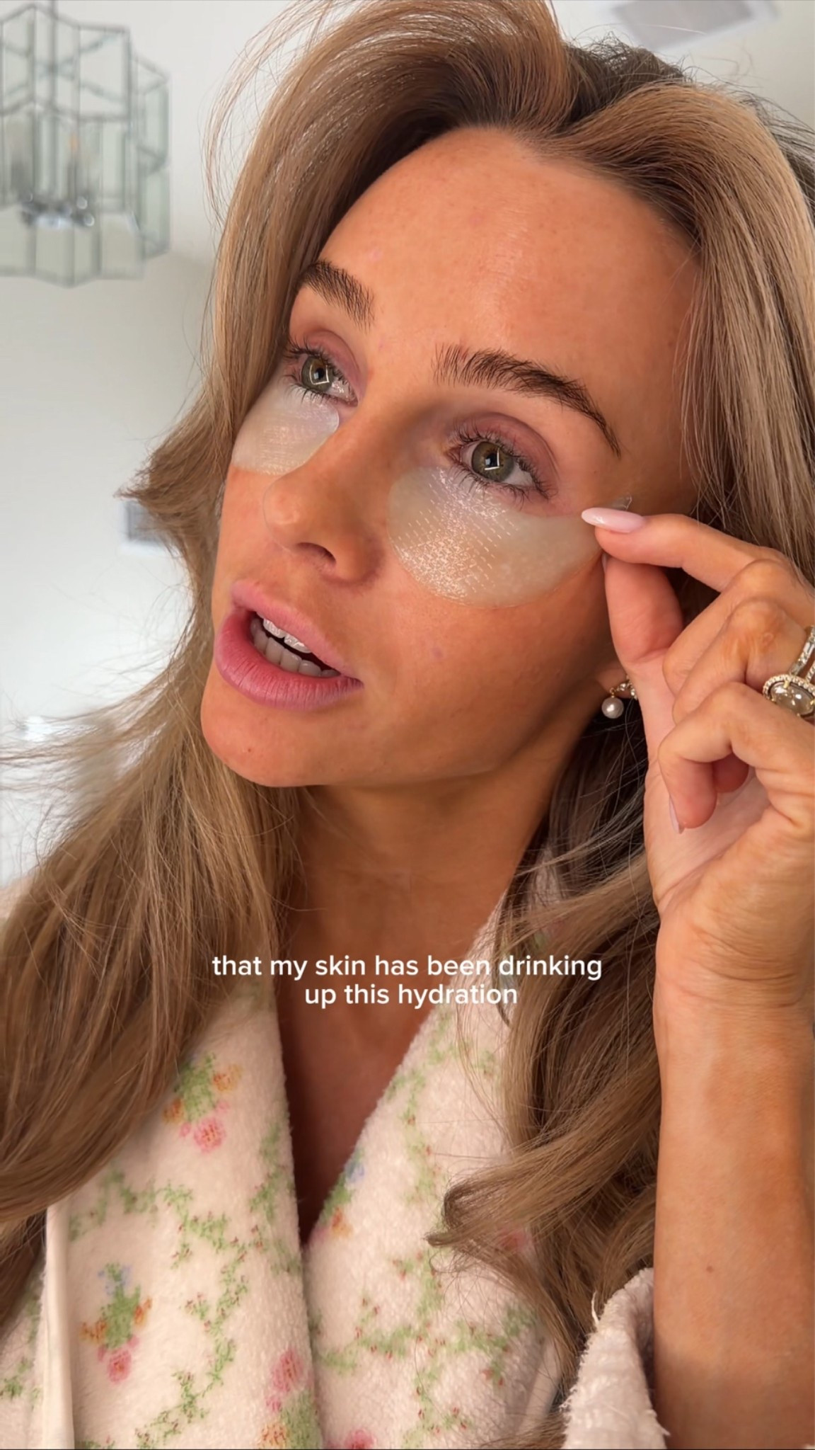 #AD The under eye glow of my dreams thanks to
@neutrogena #NeutrogenaPartner #TargetPartner @Target