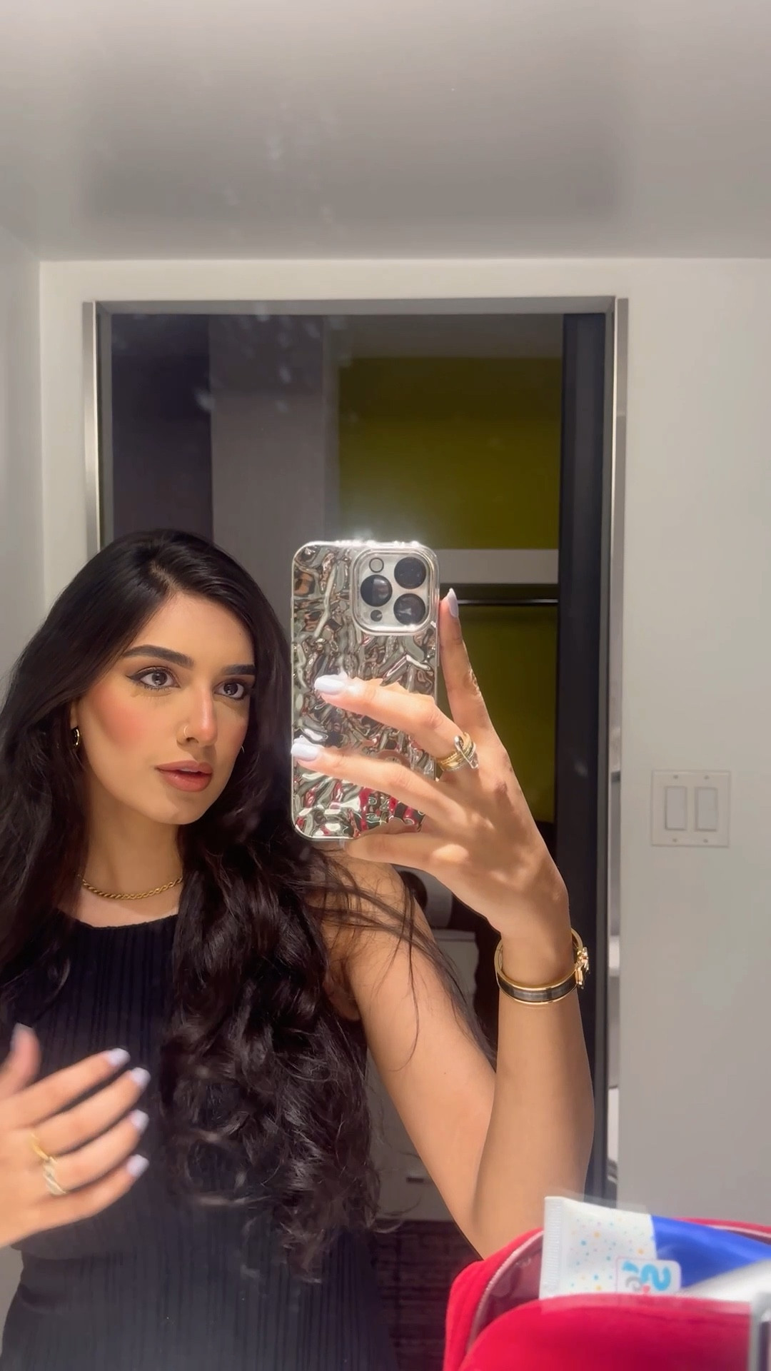 all my makeup favs!
foundation: makeup forever hydra glow - 2n26
concealer: huda beauty - sugar biscuit 
powder: charlotte tilbury - medium 
lipliner: mac - spice 
gloss: huda beauty - posh
blush: rare beauty - worth
highlighter: rare beauty - mesmerize 
eyeliner: inglot cosmetics 