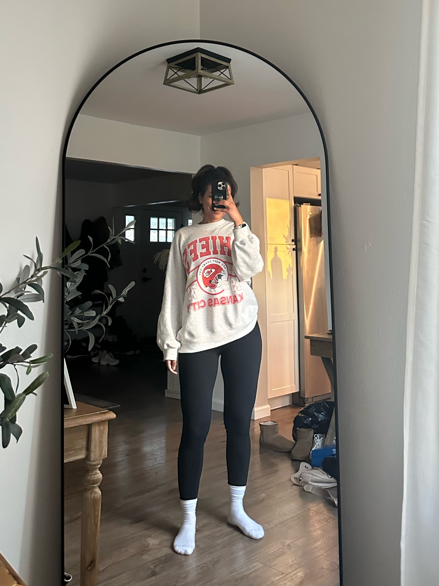 Gym ootd!! Vitality leggings size medium! Abercrombie chiefs sweatshirt size large! Abercrombie style- fitness 