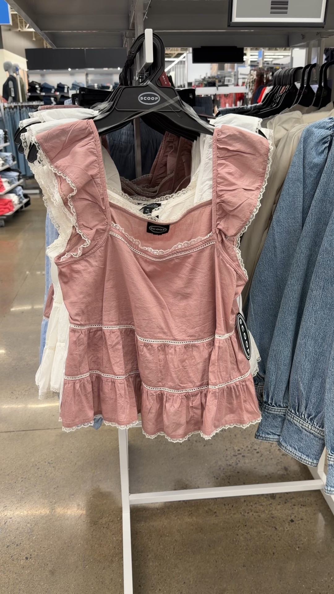 Lovely new top at Walmart by Scoop, looks like Abercrombie, Anthro, LoveShackFancy. #walmartfashion