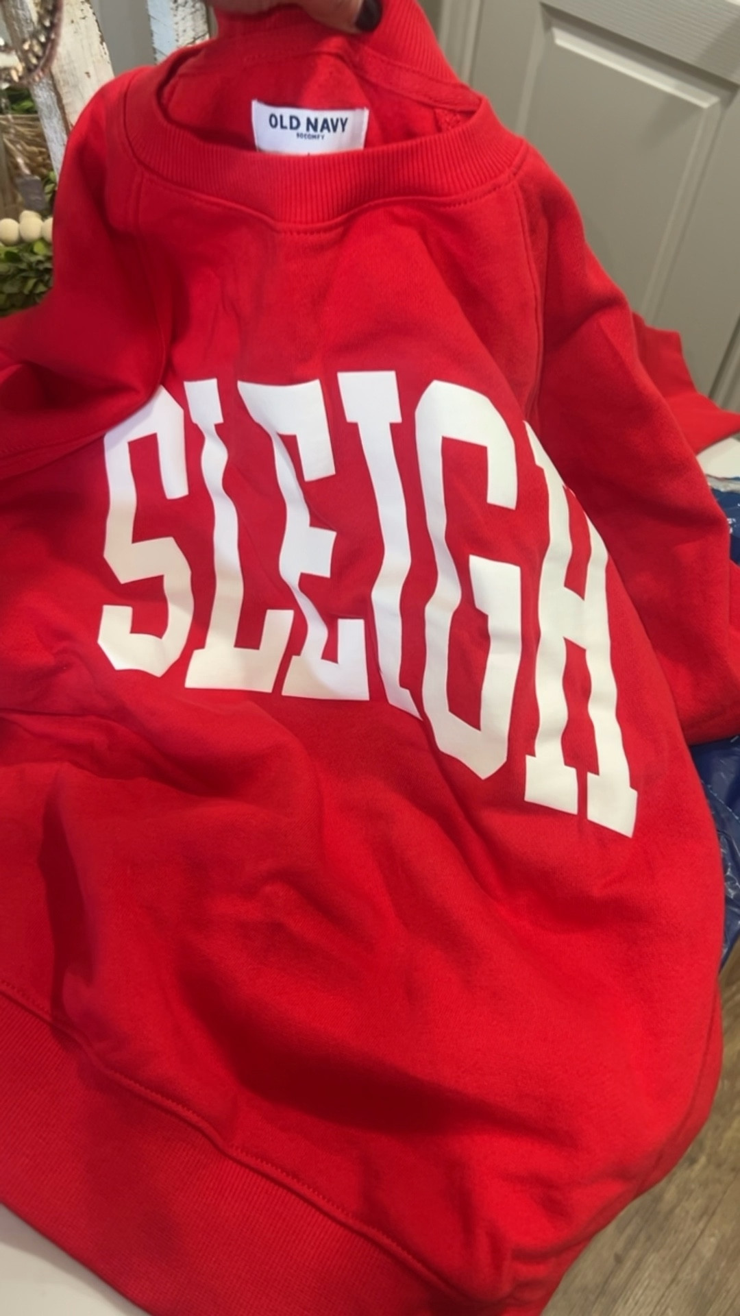 Old Navy graphic sweatshirt  

#LTKFindsUnder50 #LTKSaleAlert #LTKStyleTip
