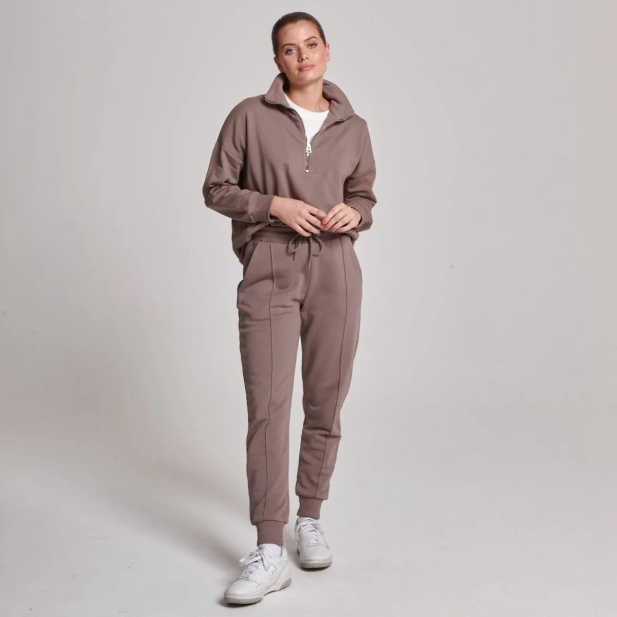 SEAMED FRONT CORE JOGGER - PRALINE | WAT The Brand