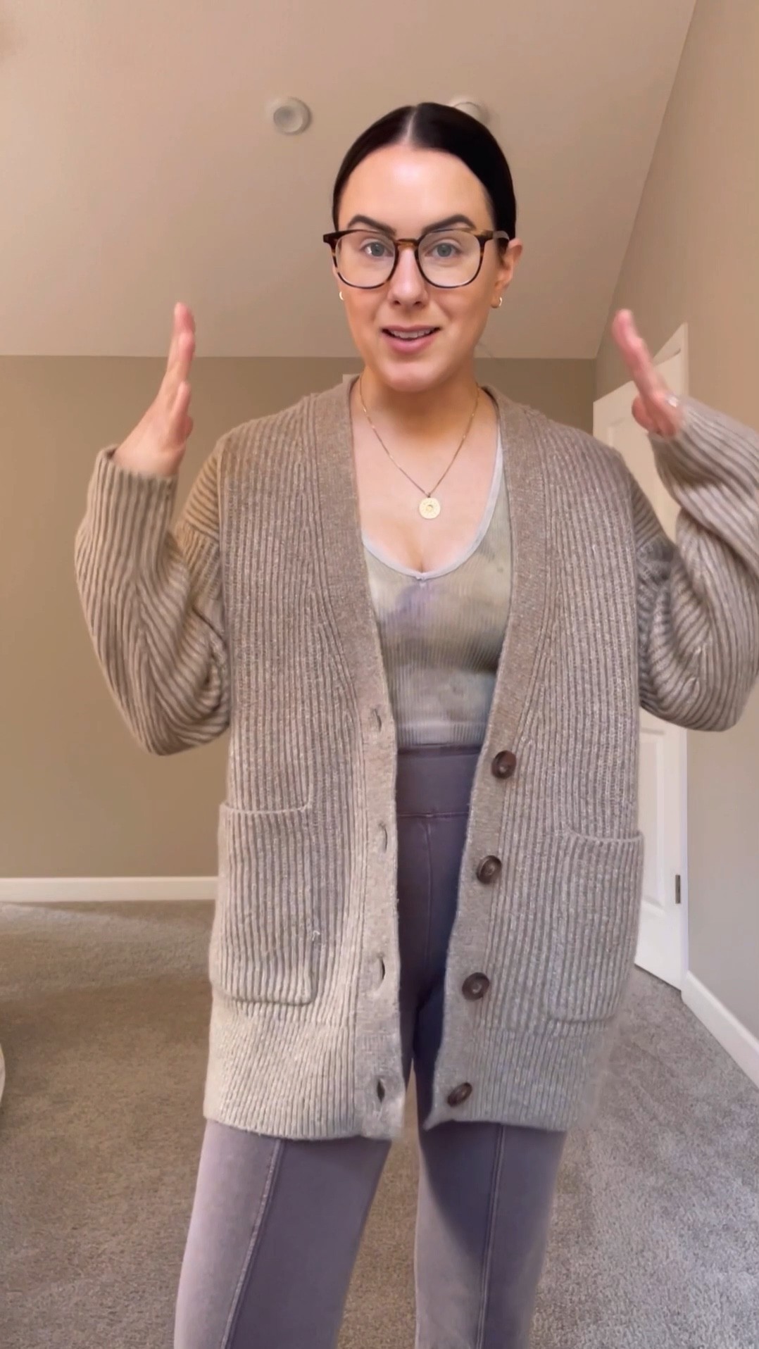 Casual fall outfit ! Electric picks code is LOMEYER20 ✨

#yogapants #waterproofshoes #oversizedcardigan #tancoat