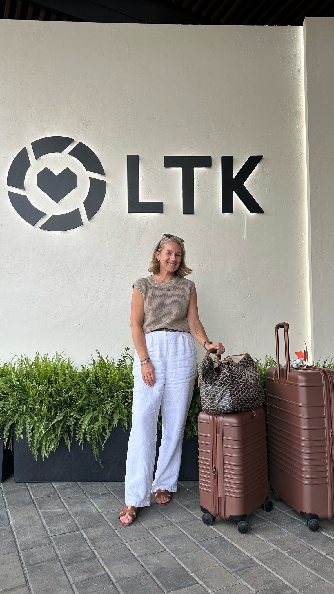I made it!!! Medium top and 8 reg trousers. Love these bags!!!

#LTKCon #LTKTravel #LTKootd