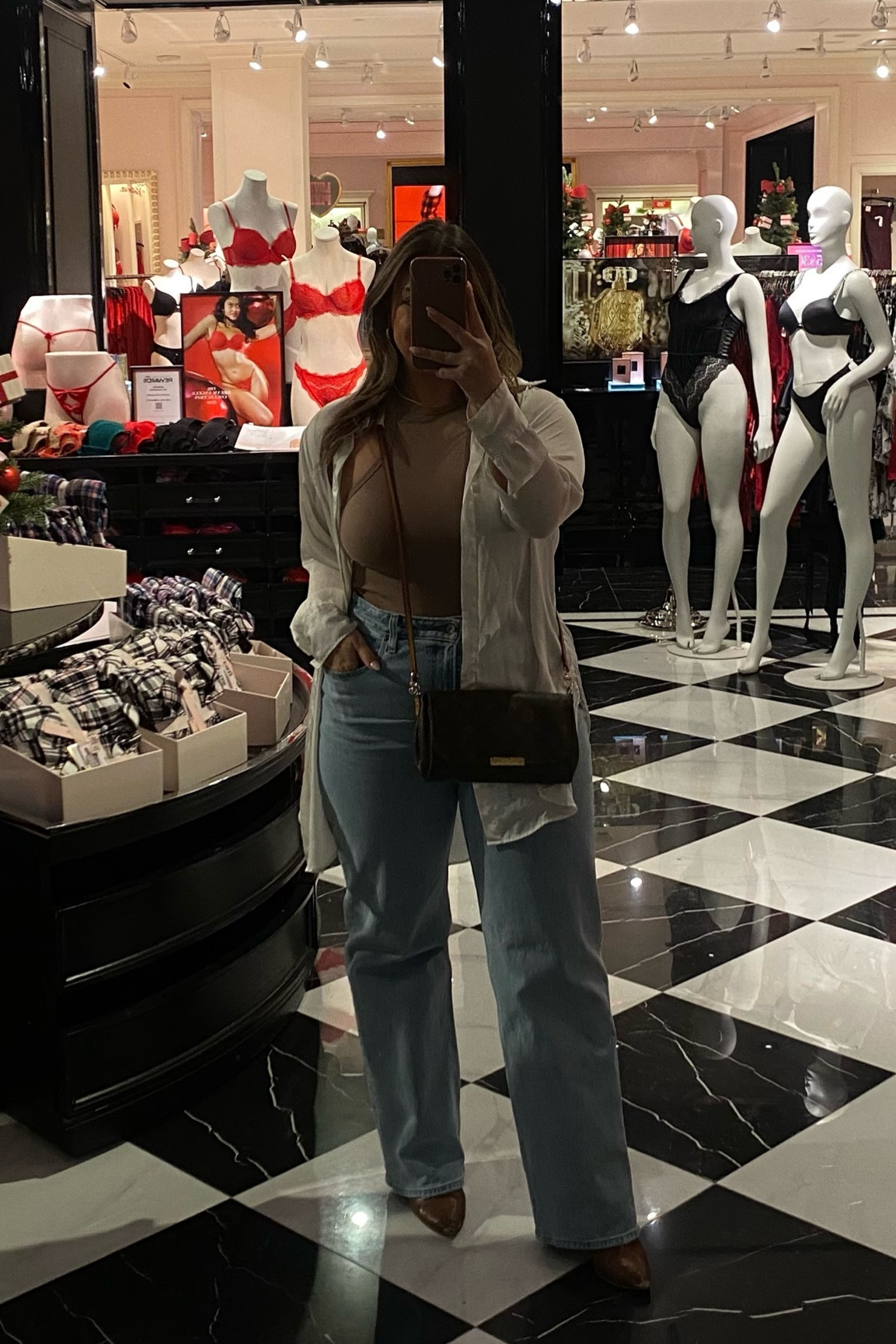 Wearing a 32R in the curve love!! They have every pair in both regular and curve love too. Use code DENIMAF for 40% off all Abercrombie denim 8/9-8/12 ! Tagged the exact pair I’m wearing and then added my other favorites as well!

#LTKMidsize #LTKSaleAlert #LTKStyleTip