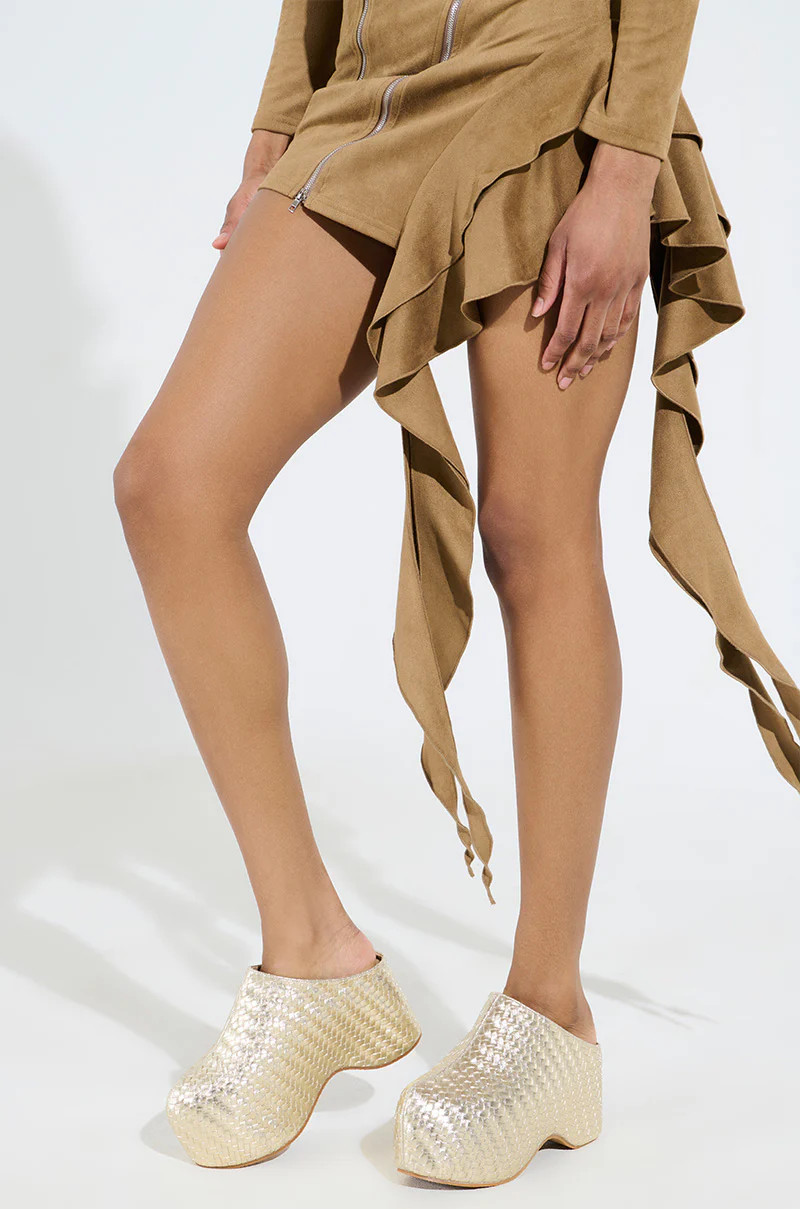 AZALEA WANG TEATREE GOLD WOVEN CLOG | AKIRA