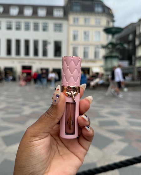 My favorite lipgloss right now! Only one I packed on my Europe trip! 

#LTKTravel #LTKBeauty