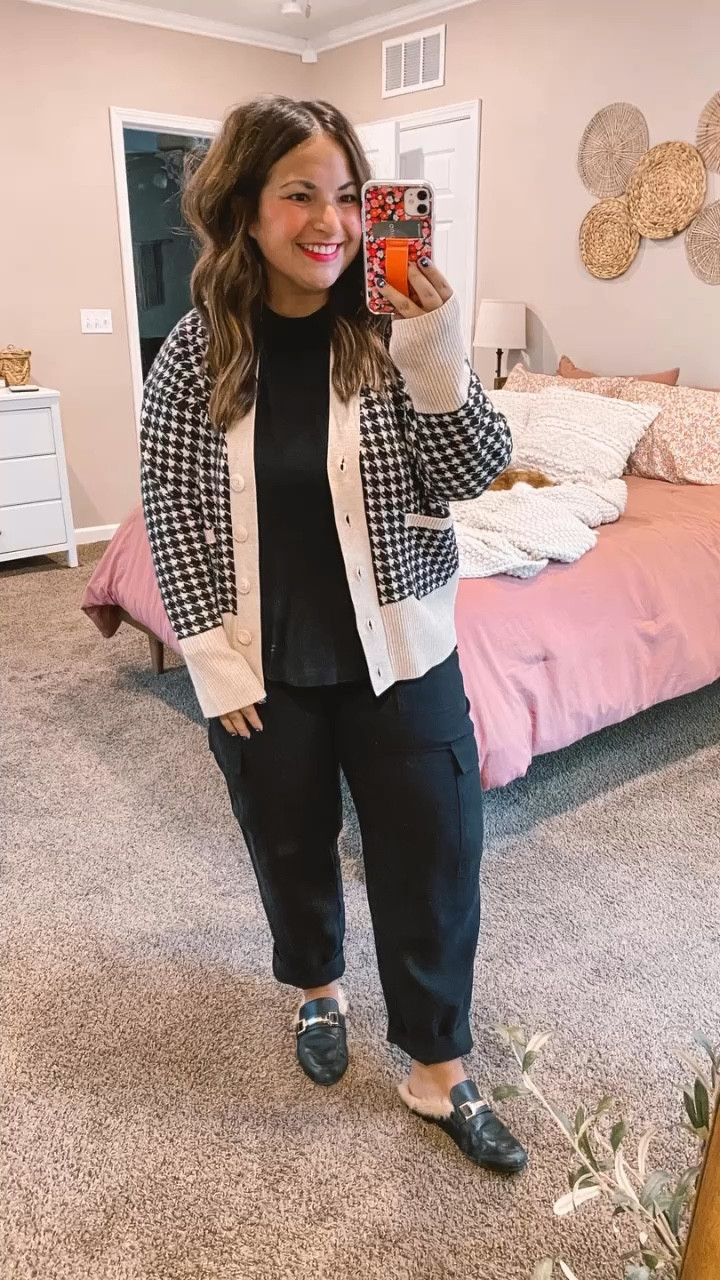 Super cozy neutral fit! Head to toe Amazon!

mules: fit true to size // wearing a 5
pants: fit true to size // wearing a large
muscle tee: fits true to size // wearing a large
cardigan: fits true to size // wearing a large

#LTKFindsUnder100 #LTKStyleTip #LTKFindsUnder50