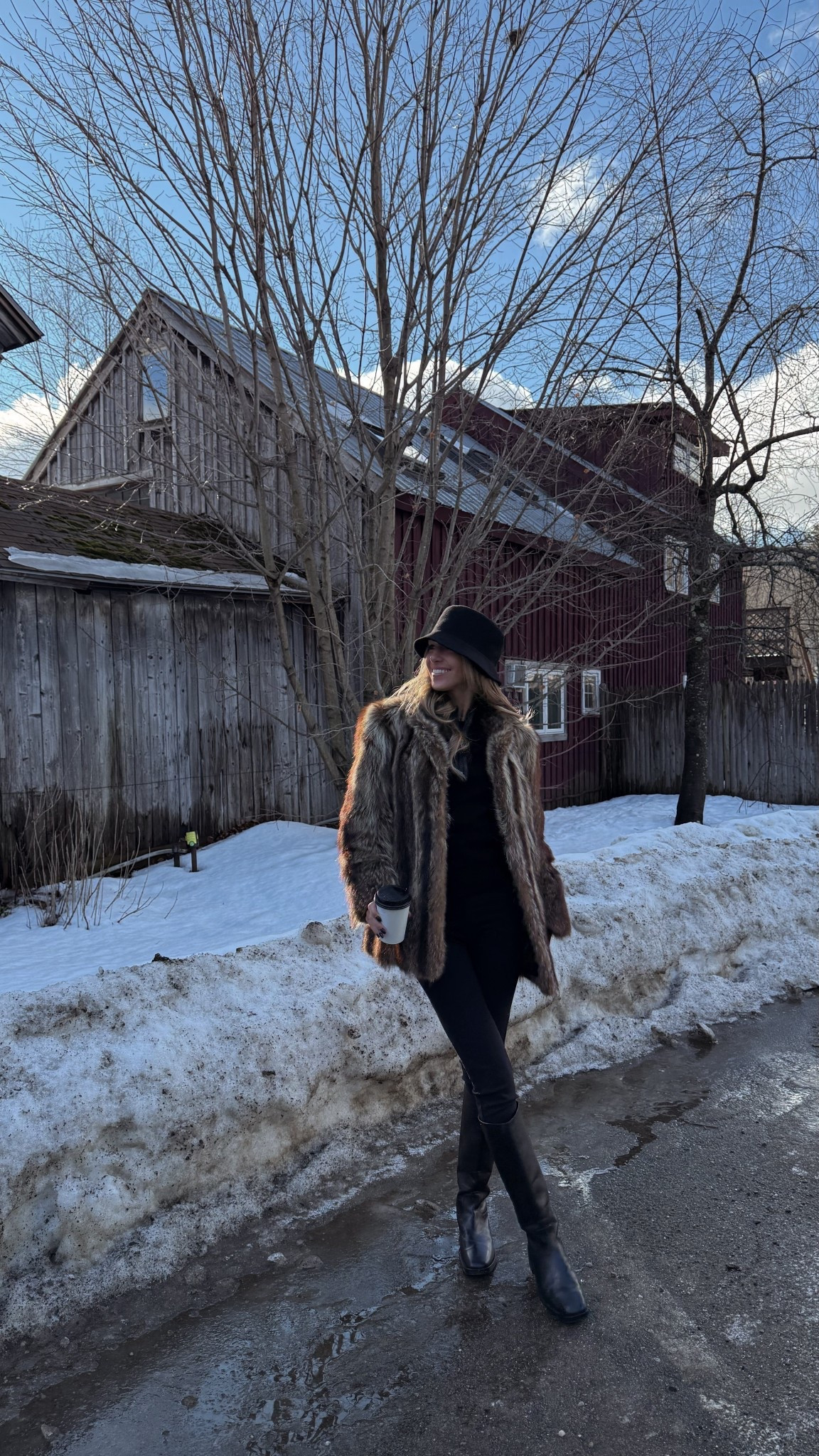 can you après if you never even ski? #apresski #furcoat #winteroutfit #vermont #aspen #wintercoat #outfitidea

#LTKootd #LTKFindsUnder100 #LTKSeasonal