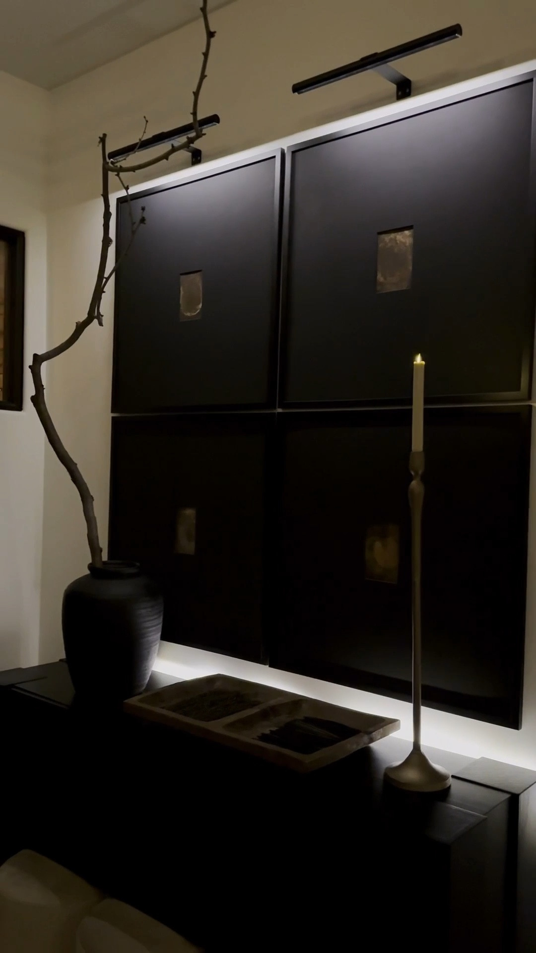 Minimal details, maximum impact 🖤 Sleek + chic.

 #gallerywall #blackframes #statementdecor #homedecorinspo #moderninteriors #neutralhome


#LTKFindsUnder100 #LTKHome