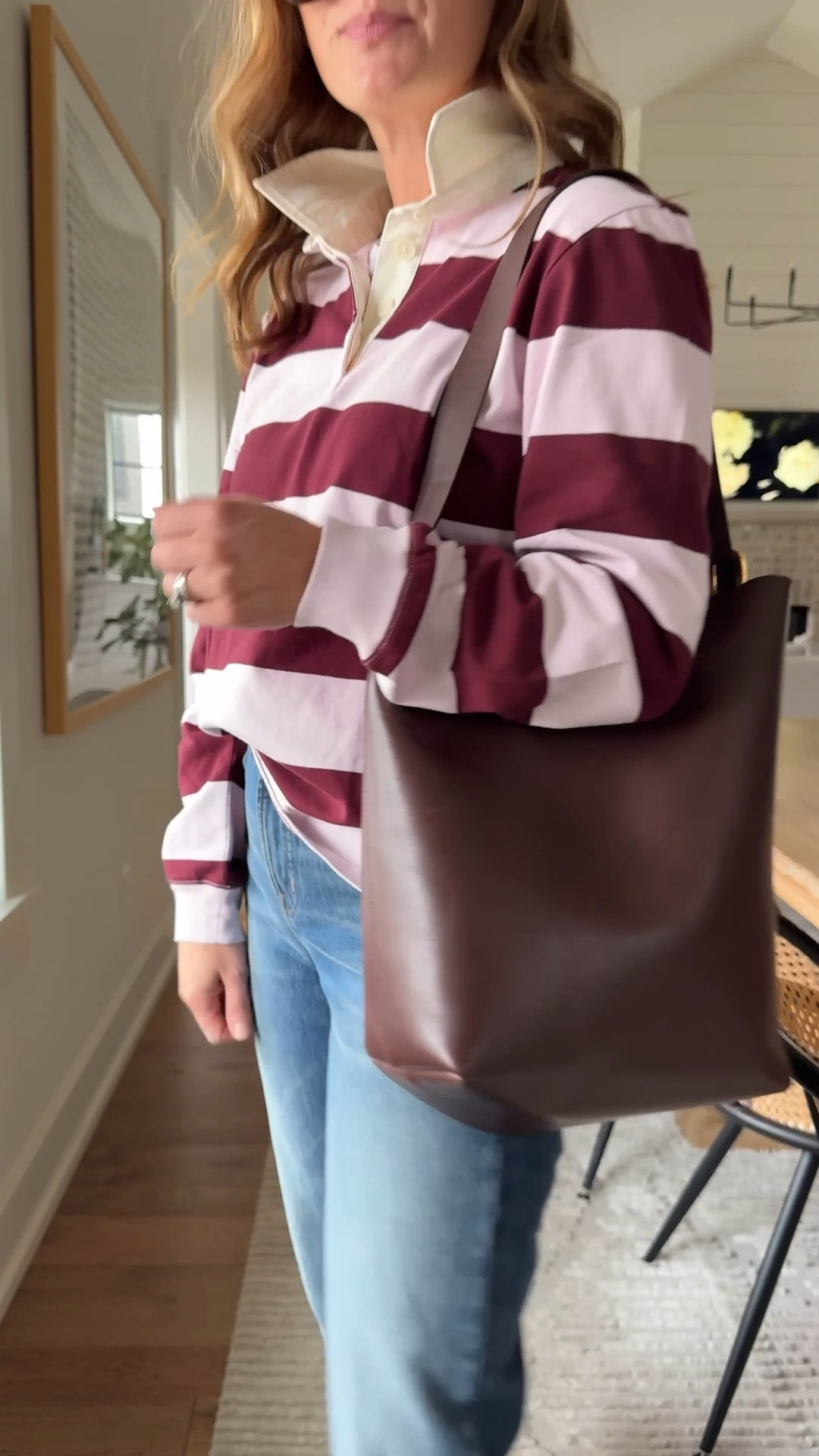 Top size medium
Jeans size 25p