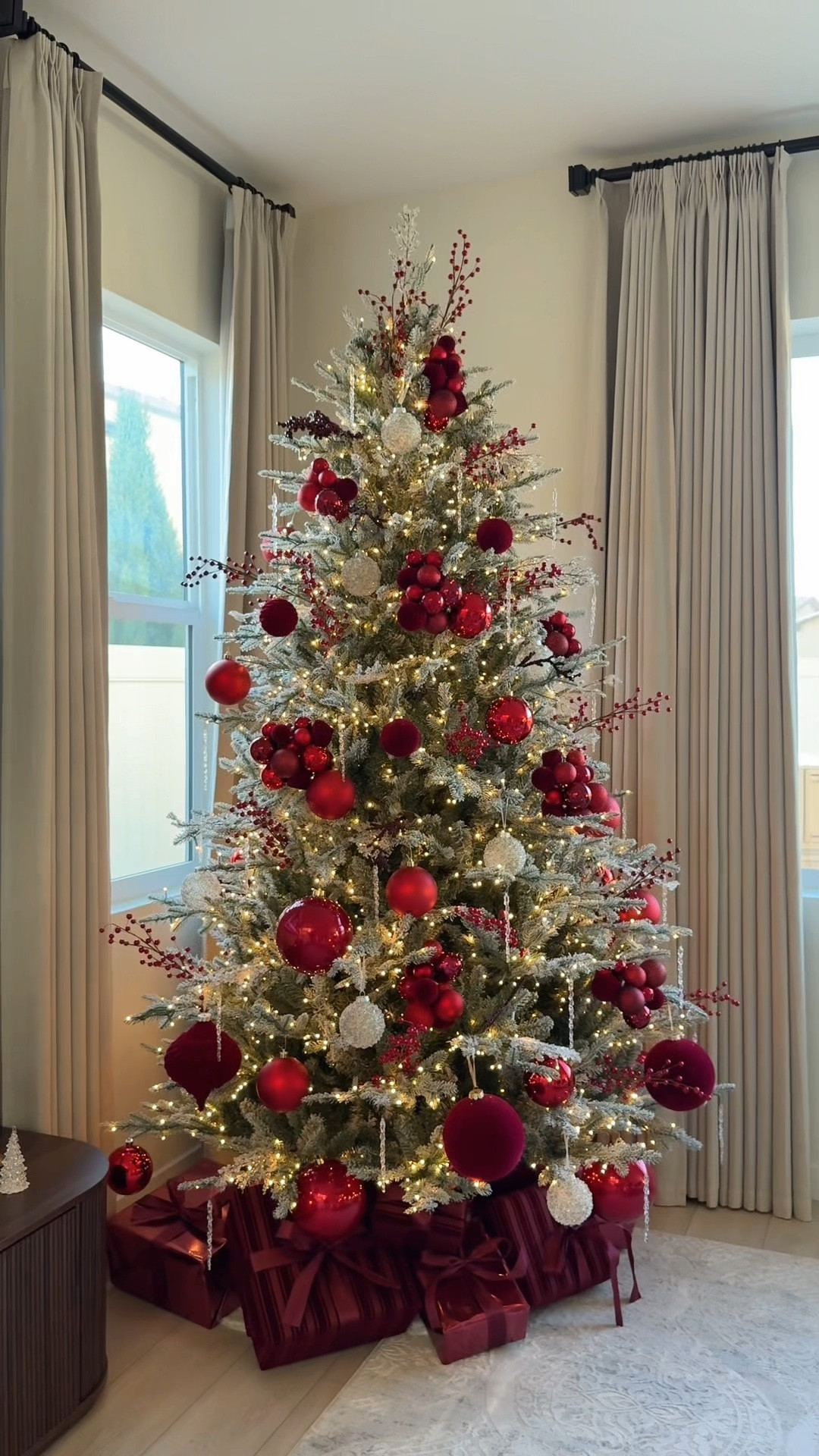 The Grand Duchess, but make it Burgundy 

#LTKHoliday #LTKHome #LTKSeasonal