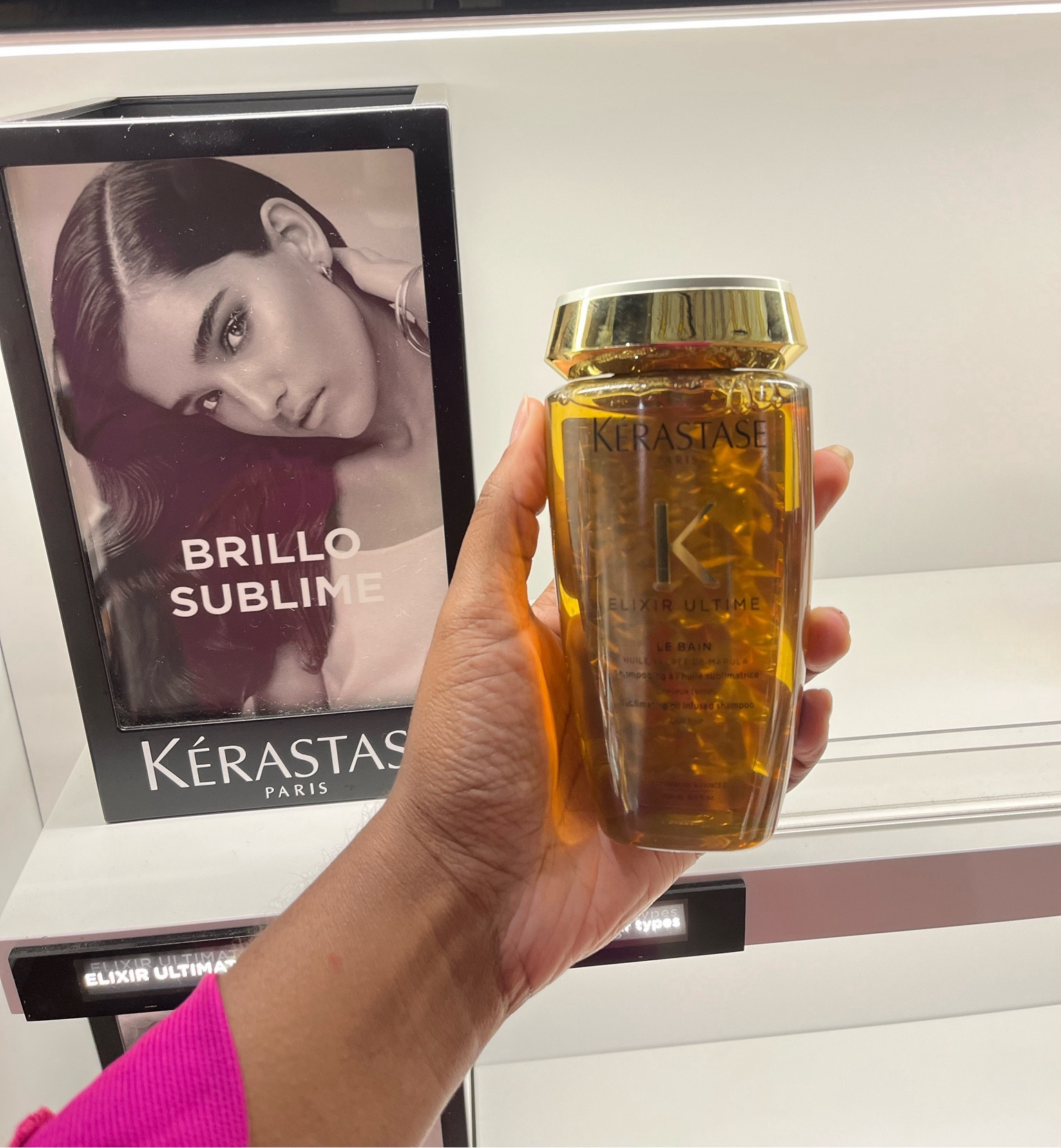  A linha ELIXIR  ULTIMATE da KÉRASTASE é uma linha muito desejada para cabelos por ter uma fórmula completa para tratamento deixando um brilho sublime nos fios. É super indicada para cabelos secos pois em uma única utilização já se percebe o reparo que a linha proporciona. 

Dica de presente de NATAL. 


#garimpodakelly #kerastase #beauty #beleza #NatalLTK #LTKGift 

#LTKbeauty #LTKtravel