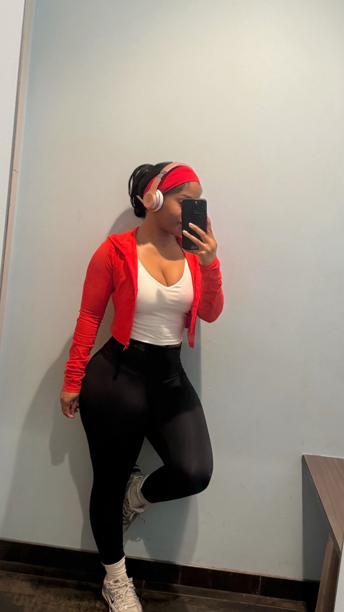 Alo cropped hoodie + lululemon headband 😍🍒❤️📌 wearing size small in hoodie!

#LTKdayinmylife #LTKootd #LTKgrwm