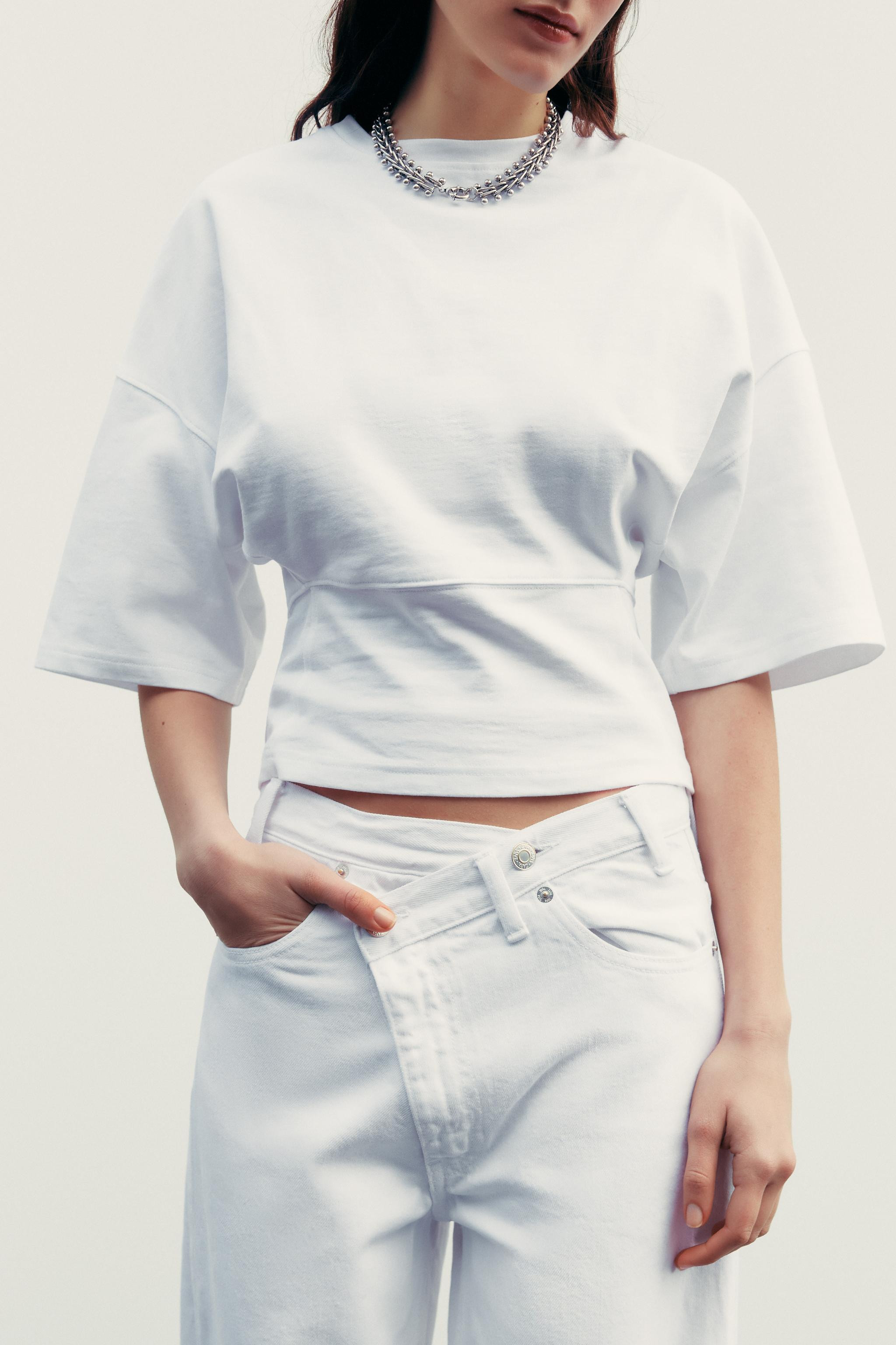 T-shirt made of 100% cotton. Round neck and three-quarter sleeves. Fitted waist. | Zara US
