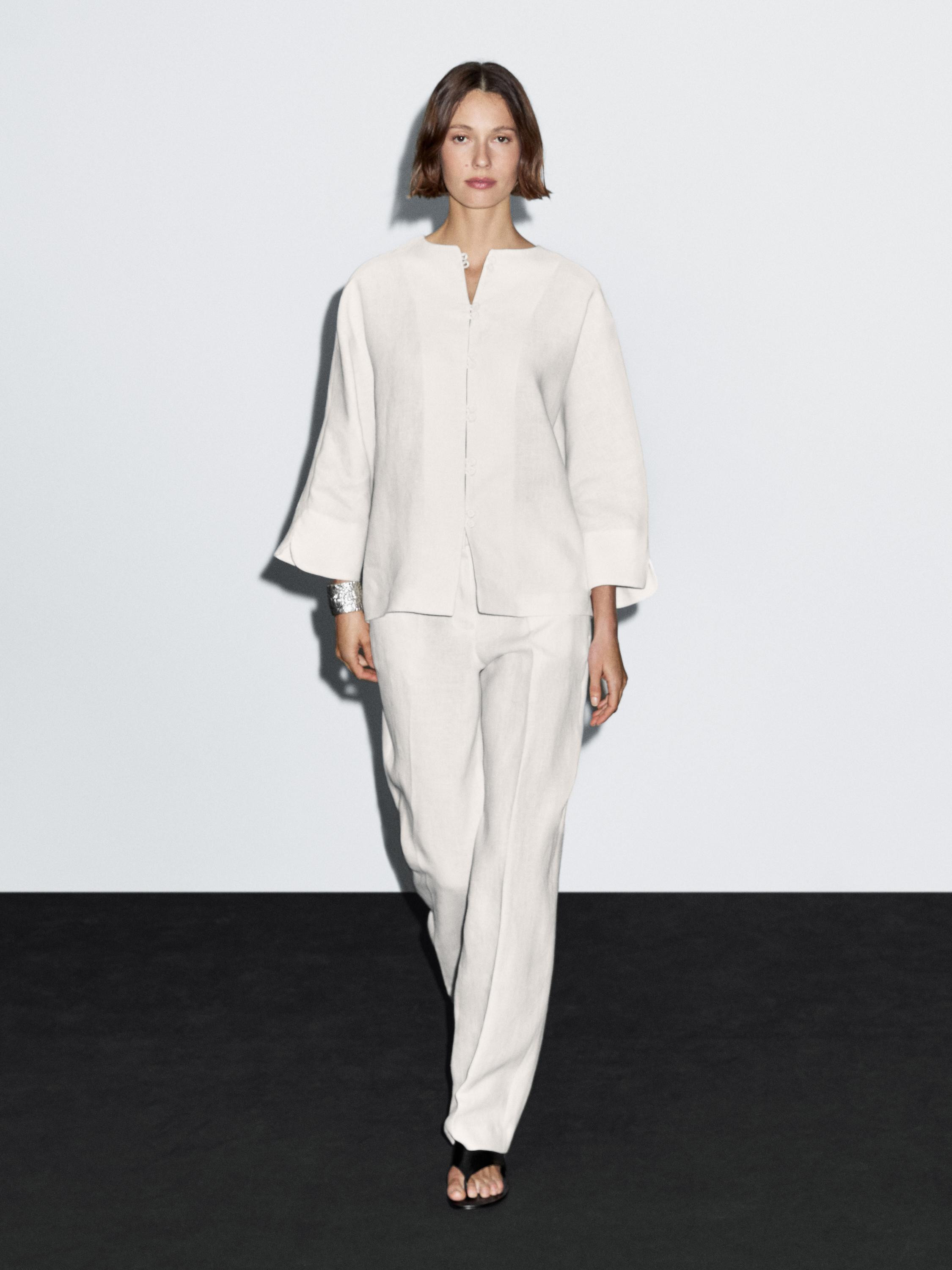 Kimono made of 100% linen fabric.. Crew neck. Batwing sleeves. Button-up front. Matching garment ... | Massimo Dutti UK