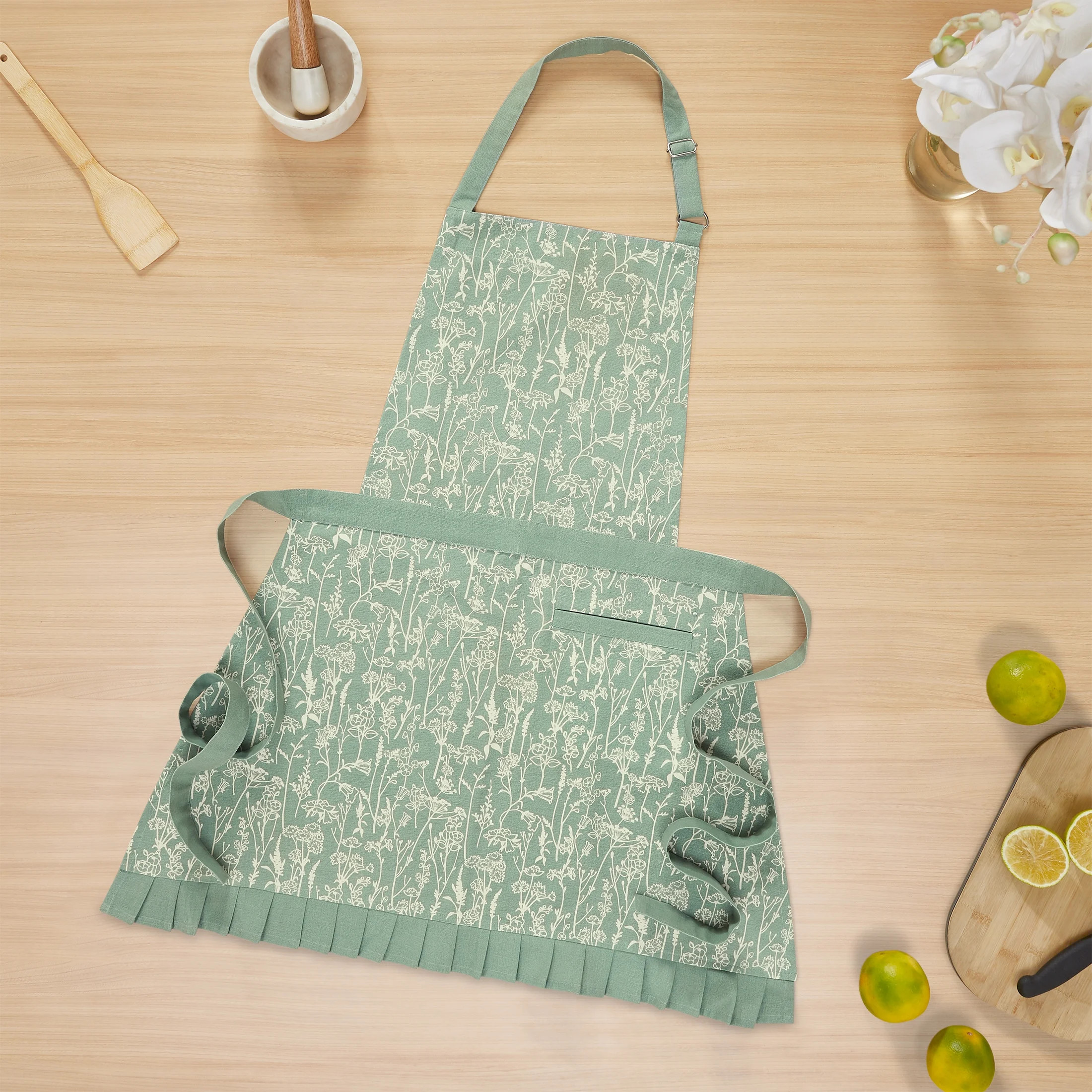 My Texas House Polyester/Cotton 30" x 34" Floral Ruffle Apron, Green | Walmart (US)