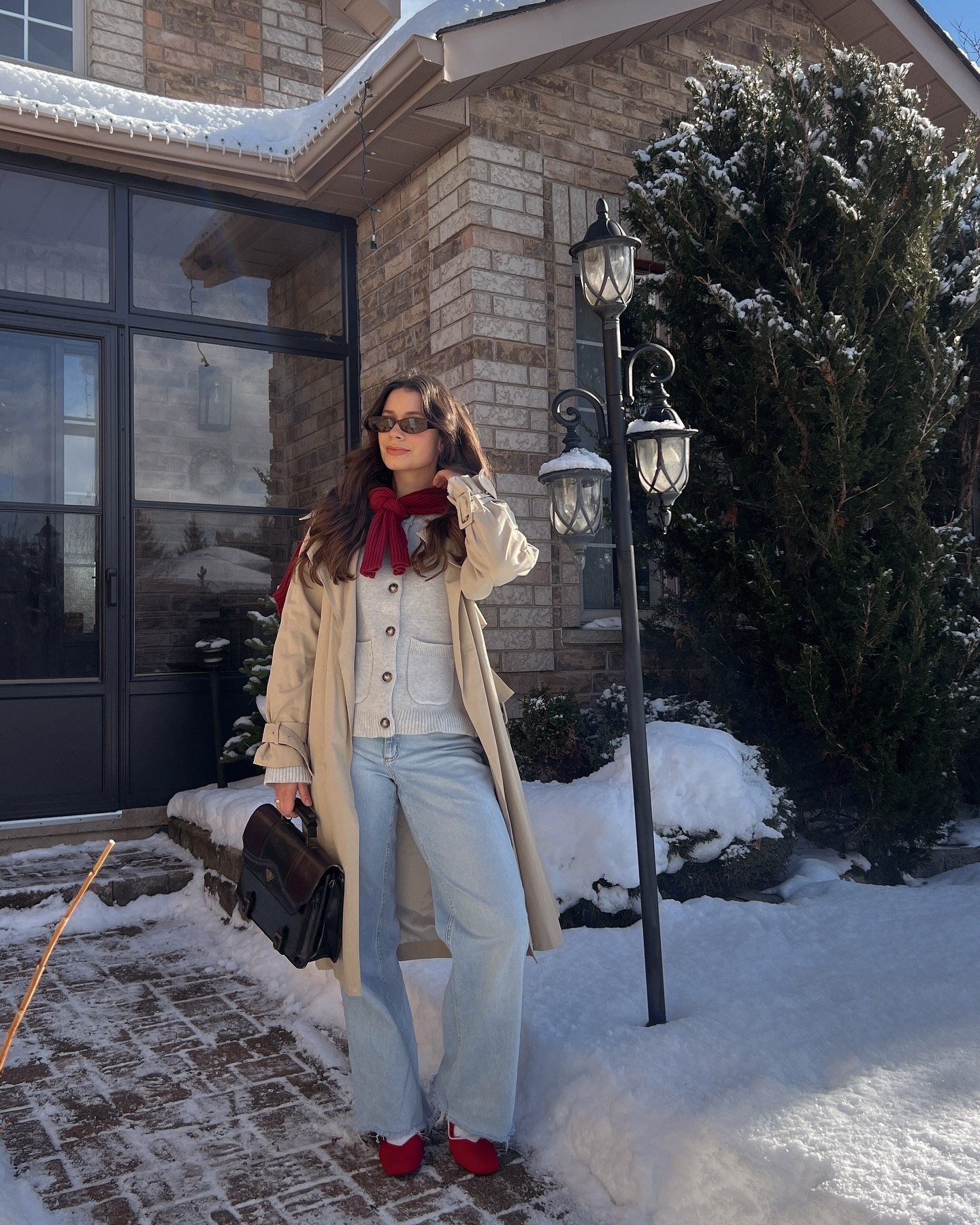 Guess the colour of the day ♥️💋🥀🧣 Sunglasses: @oscarwylee  Shoes @vivaia_official