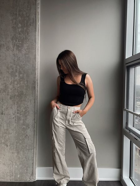 cargo pants + a crop top 🖤
*linked similar pieces 
spring fashion, spring ootd, cargo pants style, abercrombie, outfit of the day, minimalist style, cool girl style, casual outfit, spring style inspo


