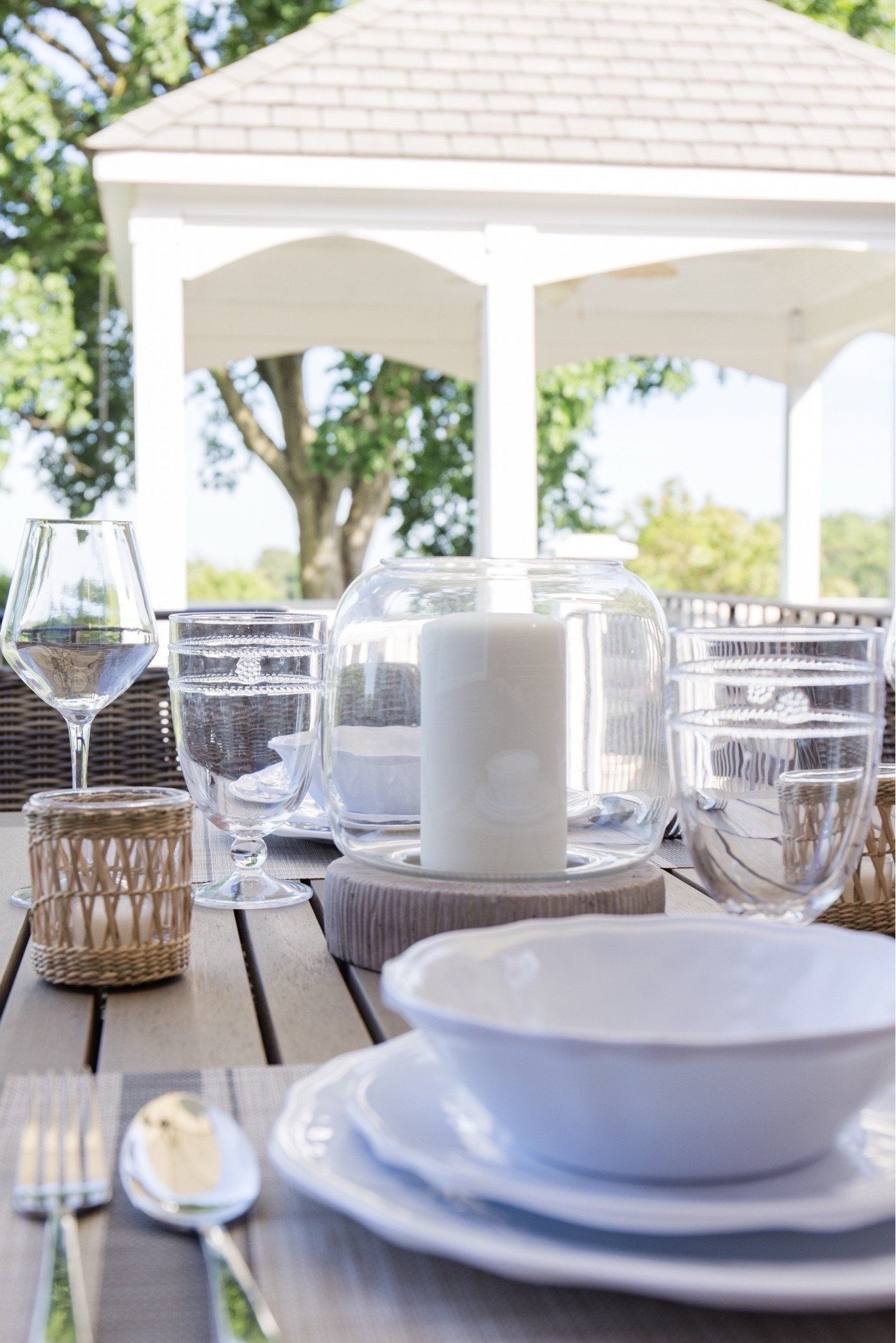 Outdoor table decor for the warmer days ahead. 

Table decor  table arrangement  table finds  outdoor decor  outdoor decorating  table decorating  outdoor entertaining 

