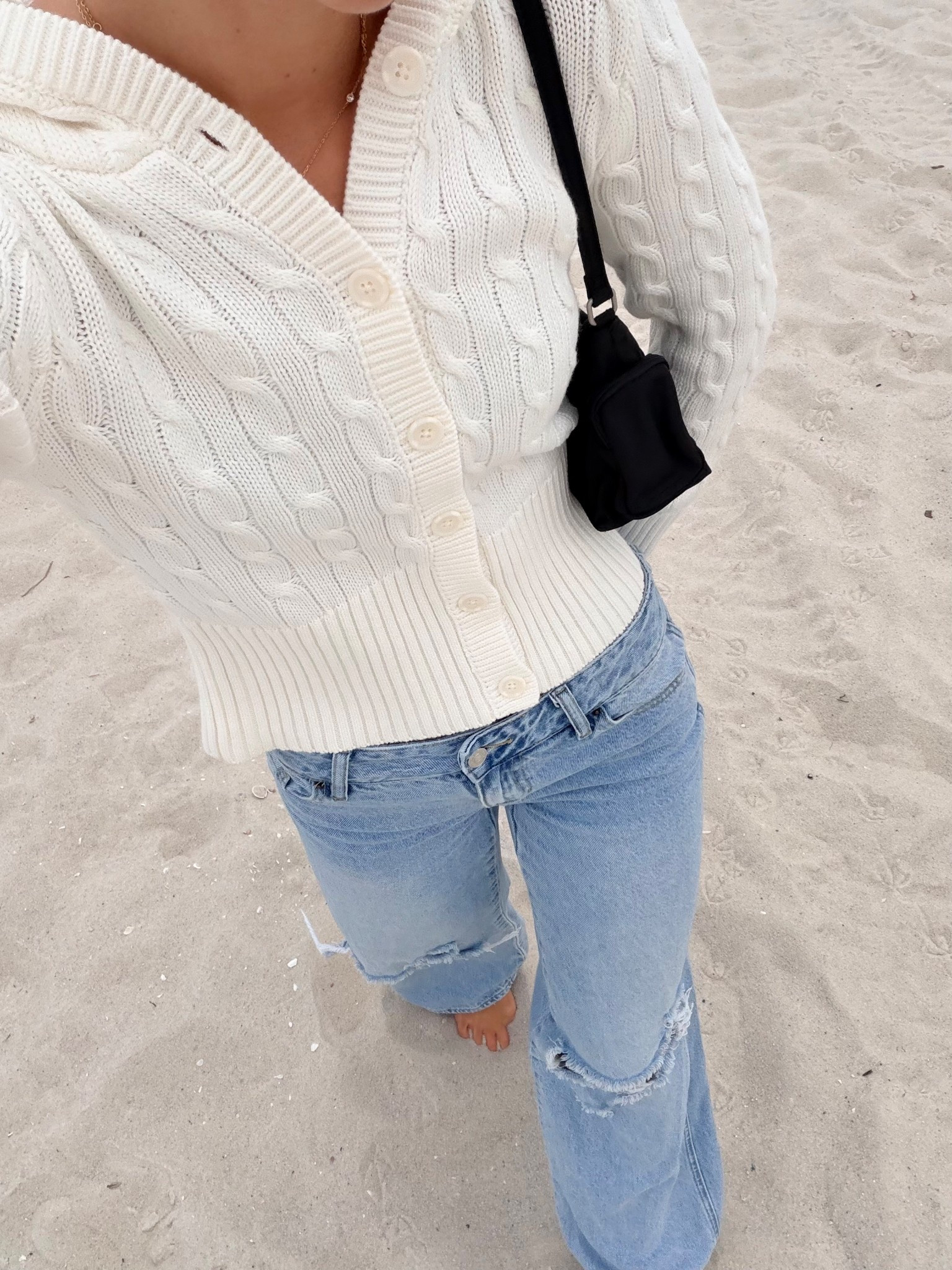 beach sweater outfit 