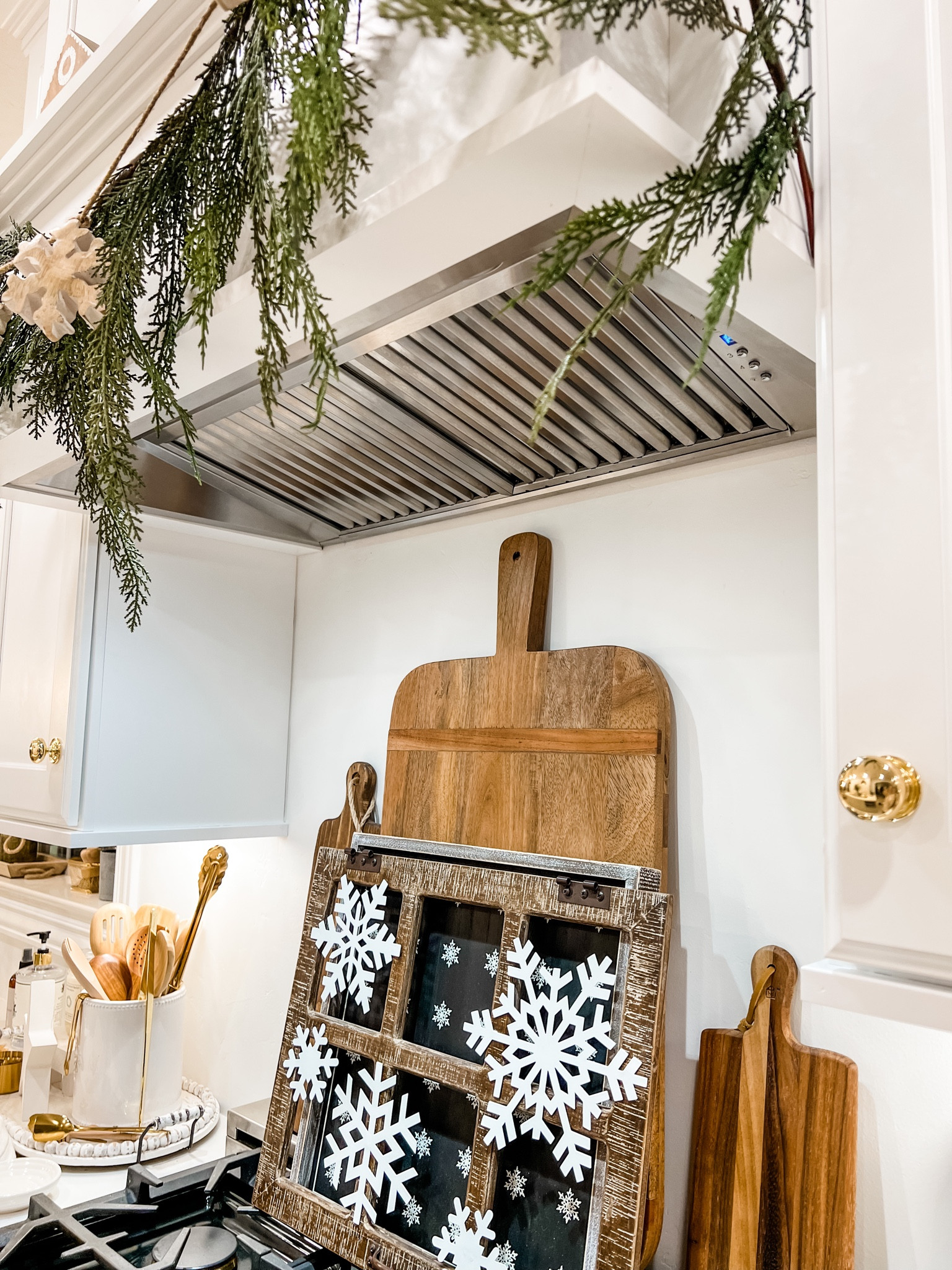 Zline Kitchen and Bath Range Hood

https://zlinekitchen.com/range-hoods/range-hood-inserts?utm_source=Instagram&utm_medium=Influencer&utm_campaign=amywilson+influencer

#LTKstyletip #LTKhome #LTKfamily
