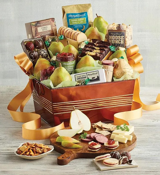 Grand Favorites Gift Basket | Harry & David