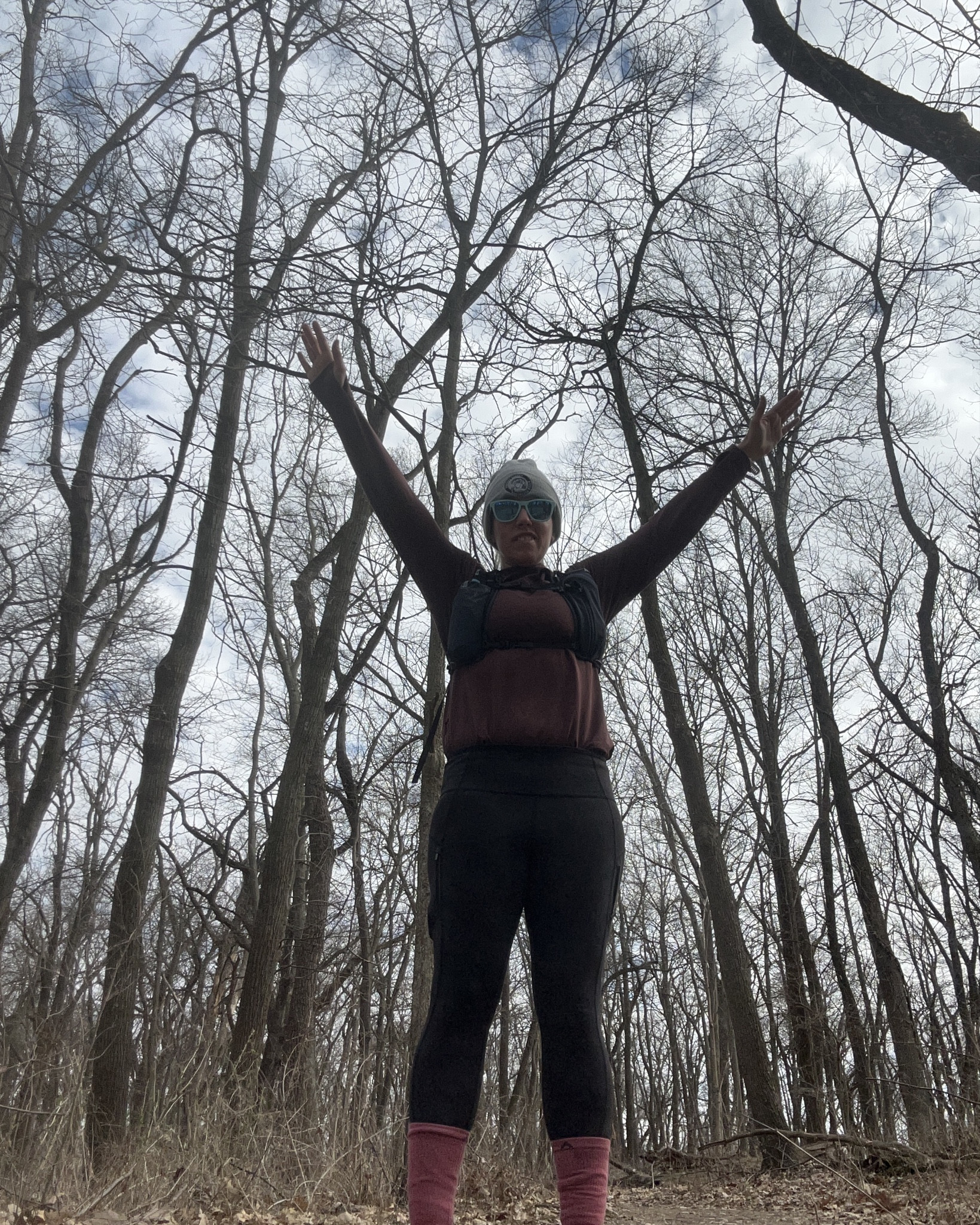 Got in a cold but nice Sunday long run on the trails! The winds were crazy so even though running on dirt trails are more difficult, it was still a good option for this run. 16 miles ✅🏃🏼‍♀️‍➡️
Wore my fav @altrarunning Timp 5 trail running shoes 👟👟
Fueled by: HoneyStinger chews & Clif Shot Blocks
Hydration: Tailwind Endurance Fuel mixed with water in 2 bottles by Hydrapak. 
3 weeks left of #marathontraining before the @parismarathon 🗼🥳