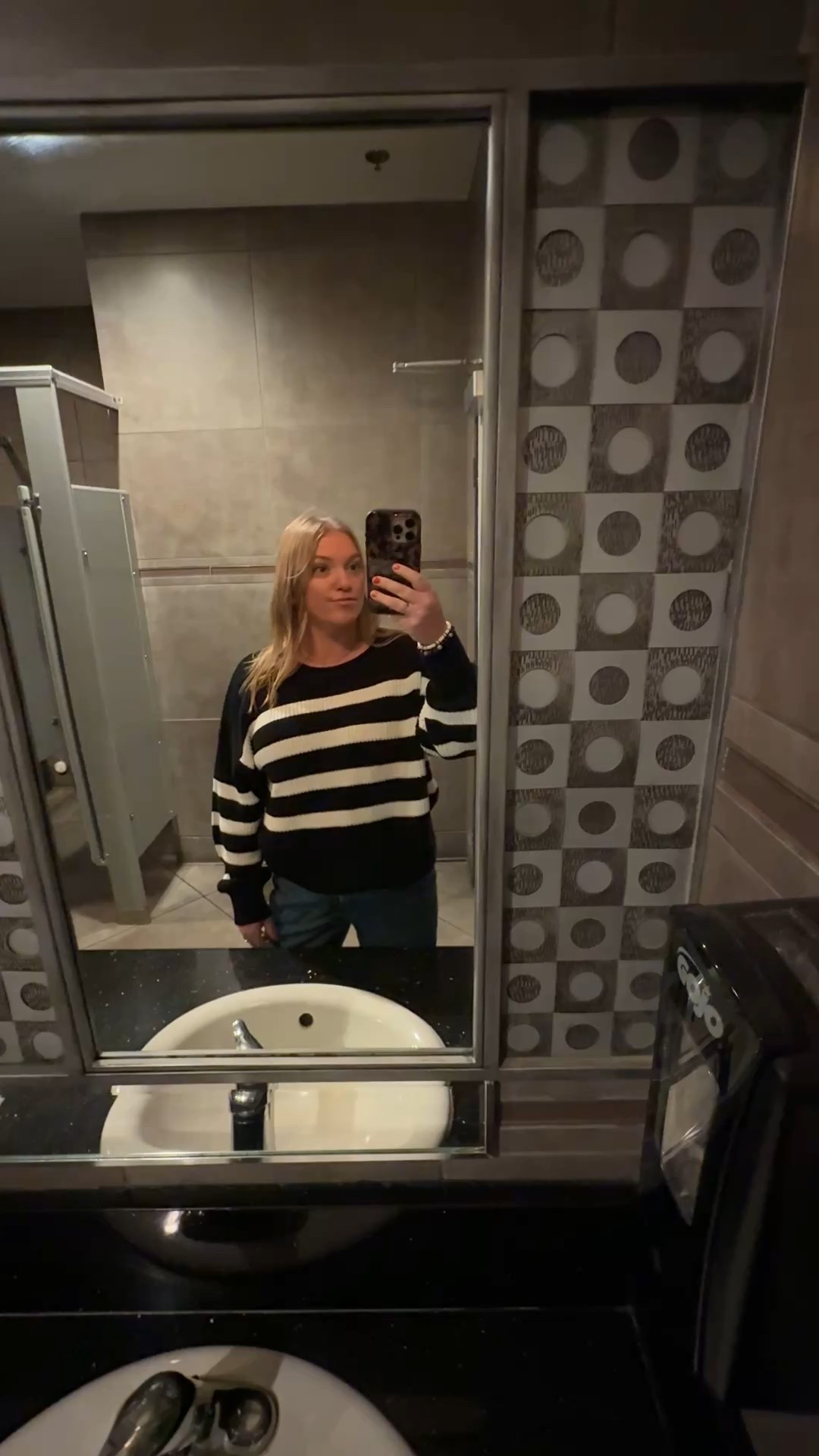 Hockey game with the family means cozy sweater 🤍




#LTKFindsUnder50 #LTKmomlife #LTKootd