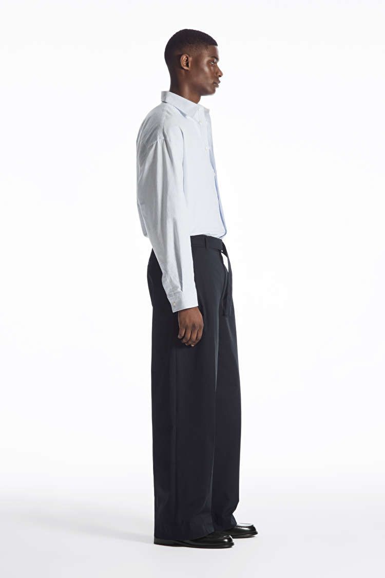 BELTED PLEATED WIDE-LEG TROUSERS - DARK NAVY - COS | COS (EU)