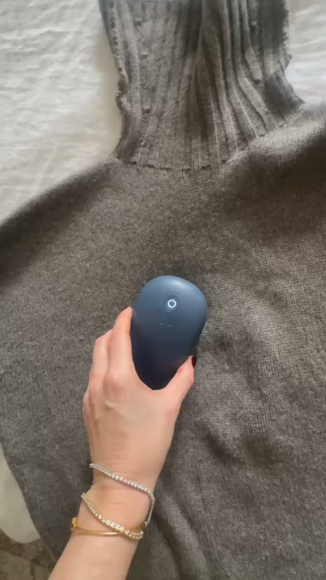 I was recommended this sweater shaver by a stylist friend and while it’s definitely pricier than others, I find it works better. It also comes with 2 blade replacements
