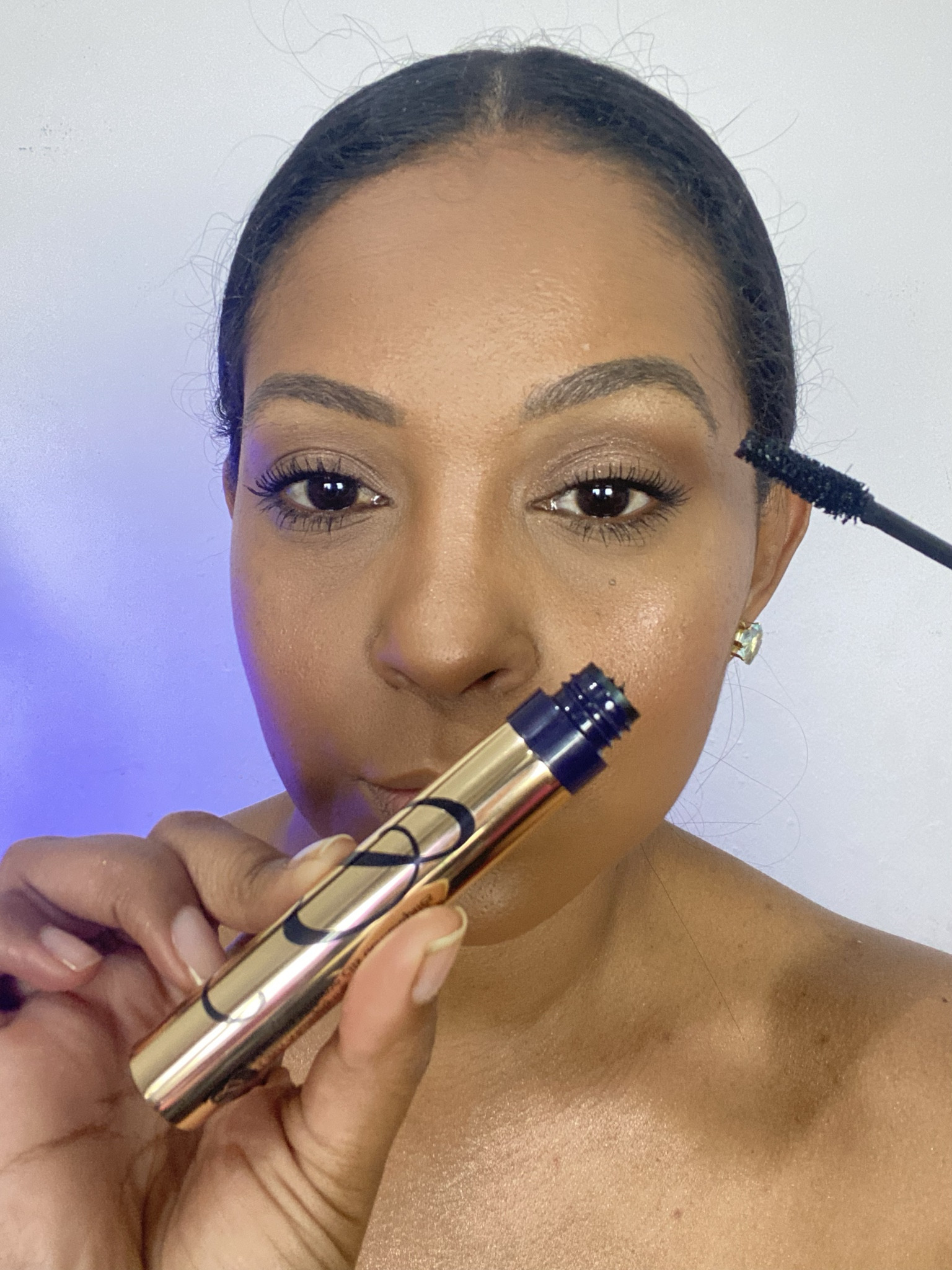 Os cílios parecem se multiplicar, aumentar, crescer ao extremo. Sumptuous Extreme cria volume, levantamento e curvas exorbitantes para um efeito audacioso de cílios postiços. 

#NatalLTK #LTKGift

#LTKbrasil #LTKGiftGuide #LTKsalealert