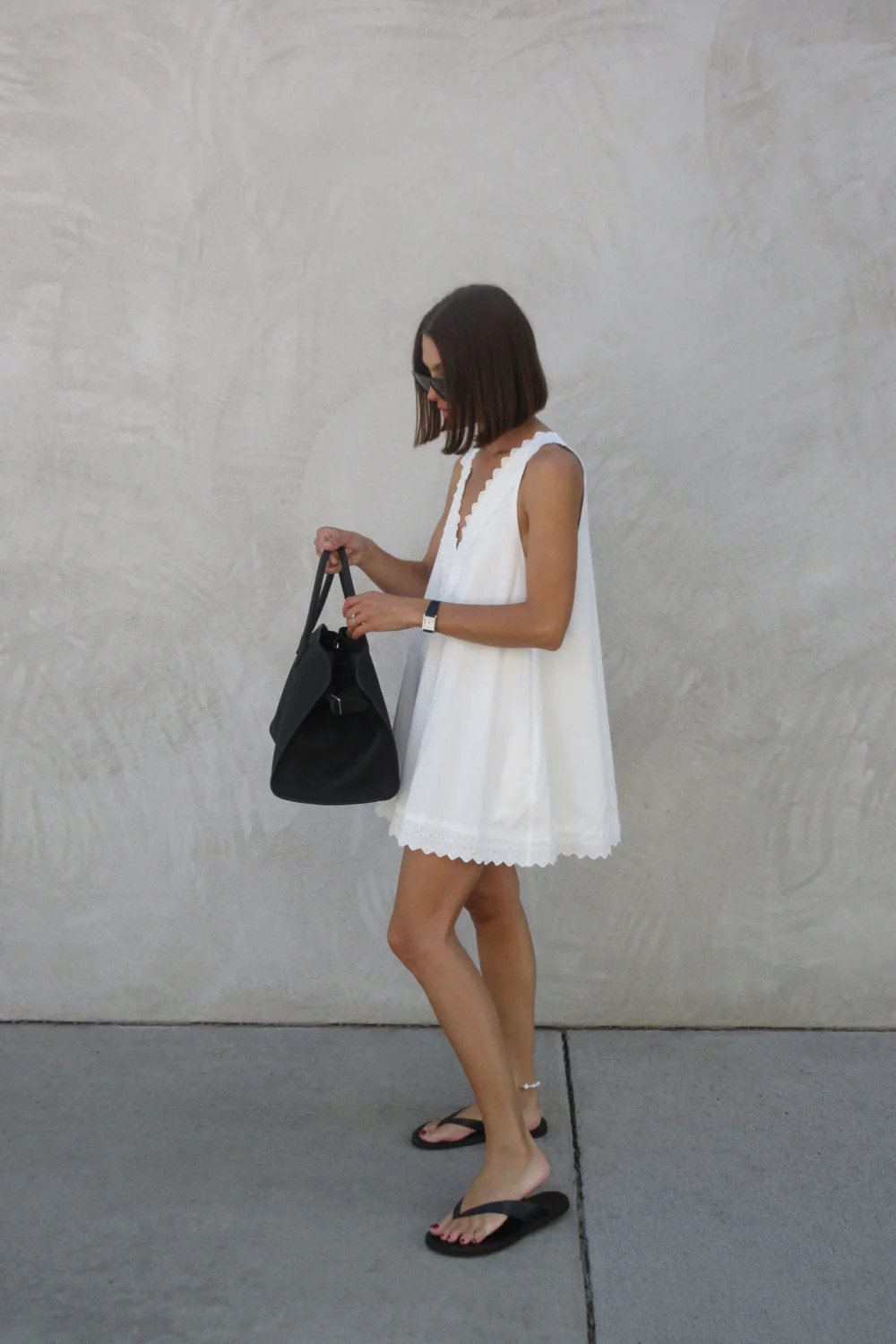 ANNABEL WHITE SLEEVELESS V NECK MINI DRESS | DISSH
