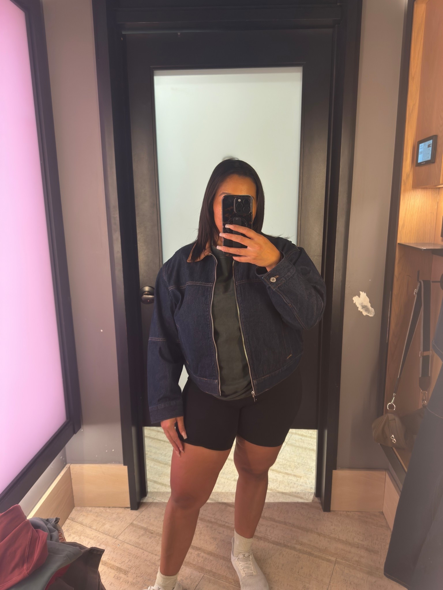 Denim jacket - large / cropped / runs a little small 

Fall outfit 
Fall fashion 
Denim trucker jacket 
Denim barn jacket
Midsize outfit 
Midsize fashion 
Denim 
Abercrombie 
A&f

#LTKStyleTip #LTKautumn #LTKMidsize