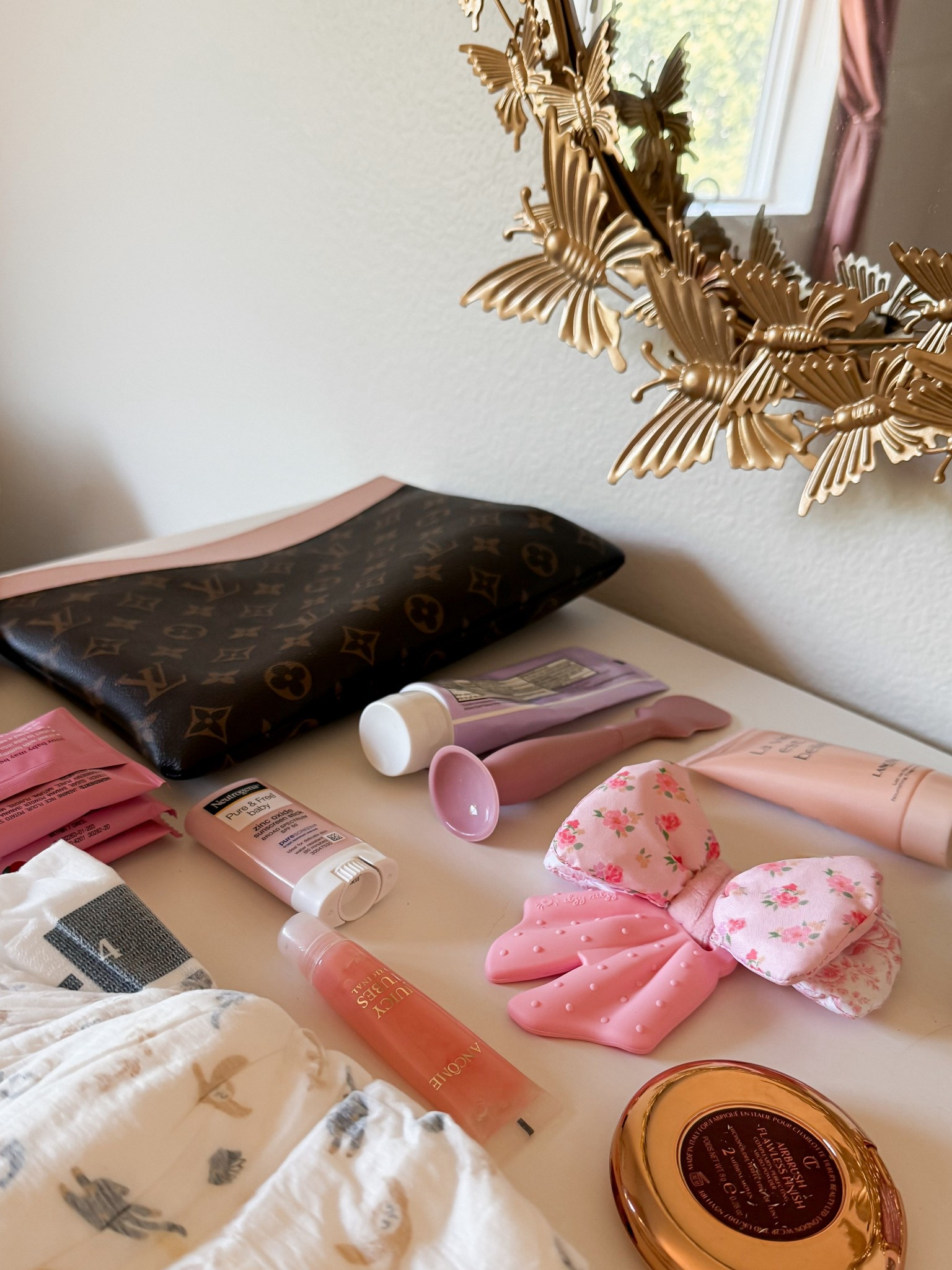 What’s in my diaper bag  🎀

toddler bag
diaper bag
mom bag 

 #LTKBaby #LTKBump #LTKFamily