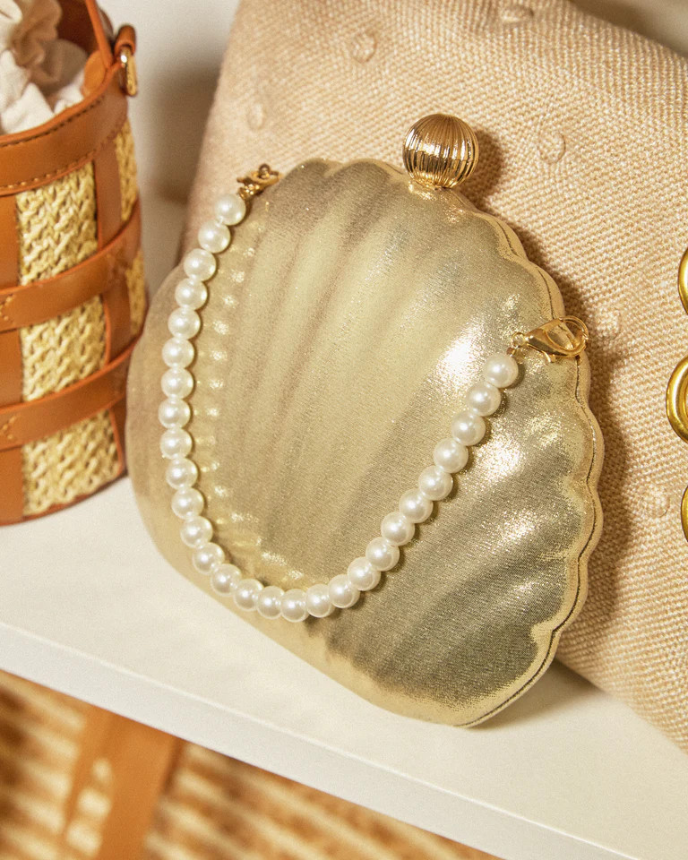 Seaside Suite Metallic Seashell Clutch - Gold | MISS LOLA