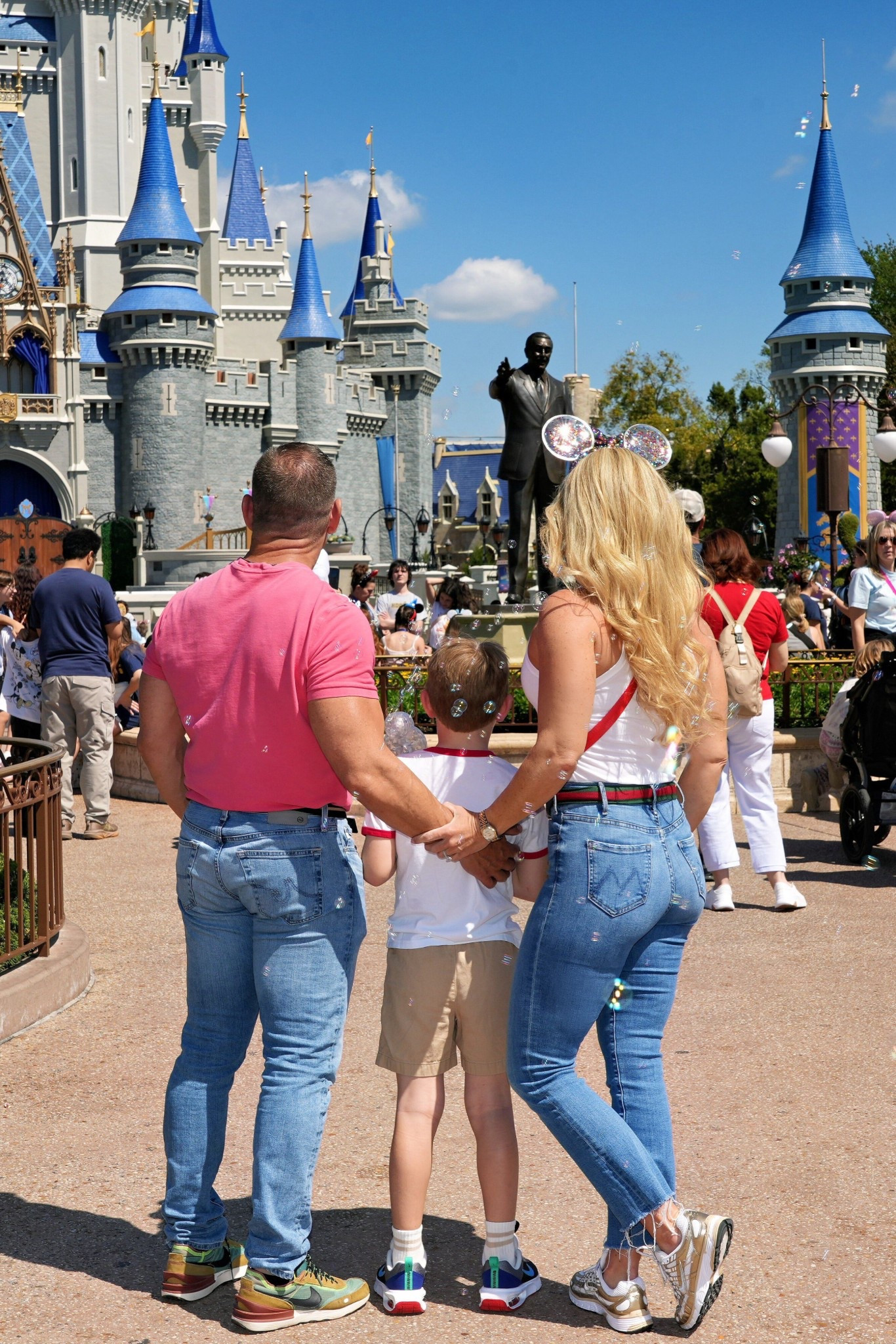 Magic Kingdom Family Day! 🏰💫 Favorite Mom Jeans!