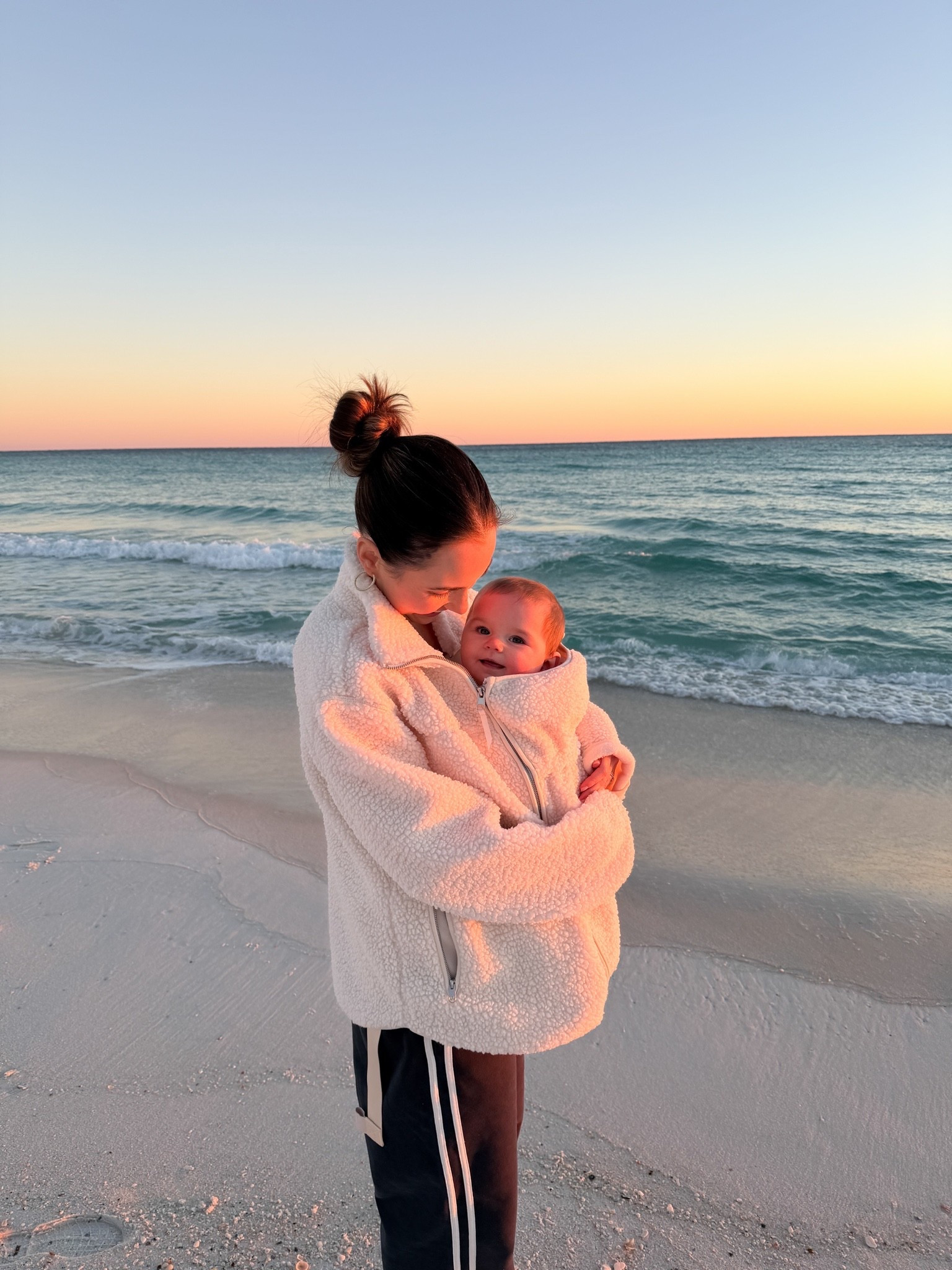 Viral babywearing jacket! Wearing size s!