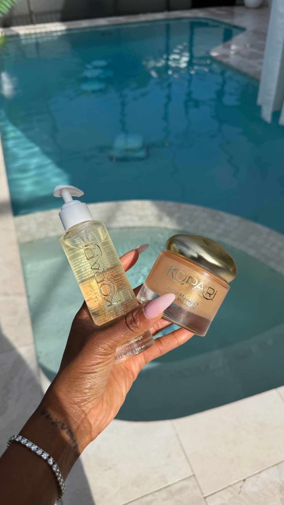 Scroll to shop! ✨ My favorite Kopari products. Everything is linked below.👇🏾

Desliza para comprar. ✨ Mis productos favoritos de Kopari.

📲 Download the free LTK app & follow me @kirasfashionfinds to shop all my daily finds.

#LTKselfcare #LTKBeauty #LTKgrwm