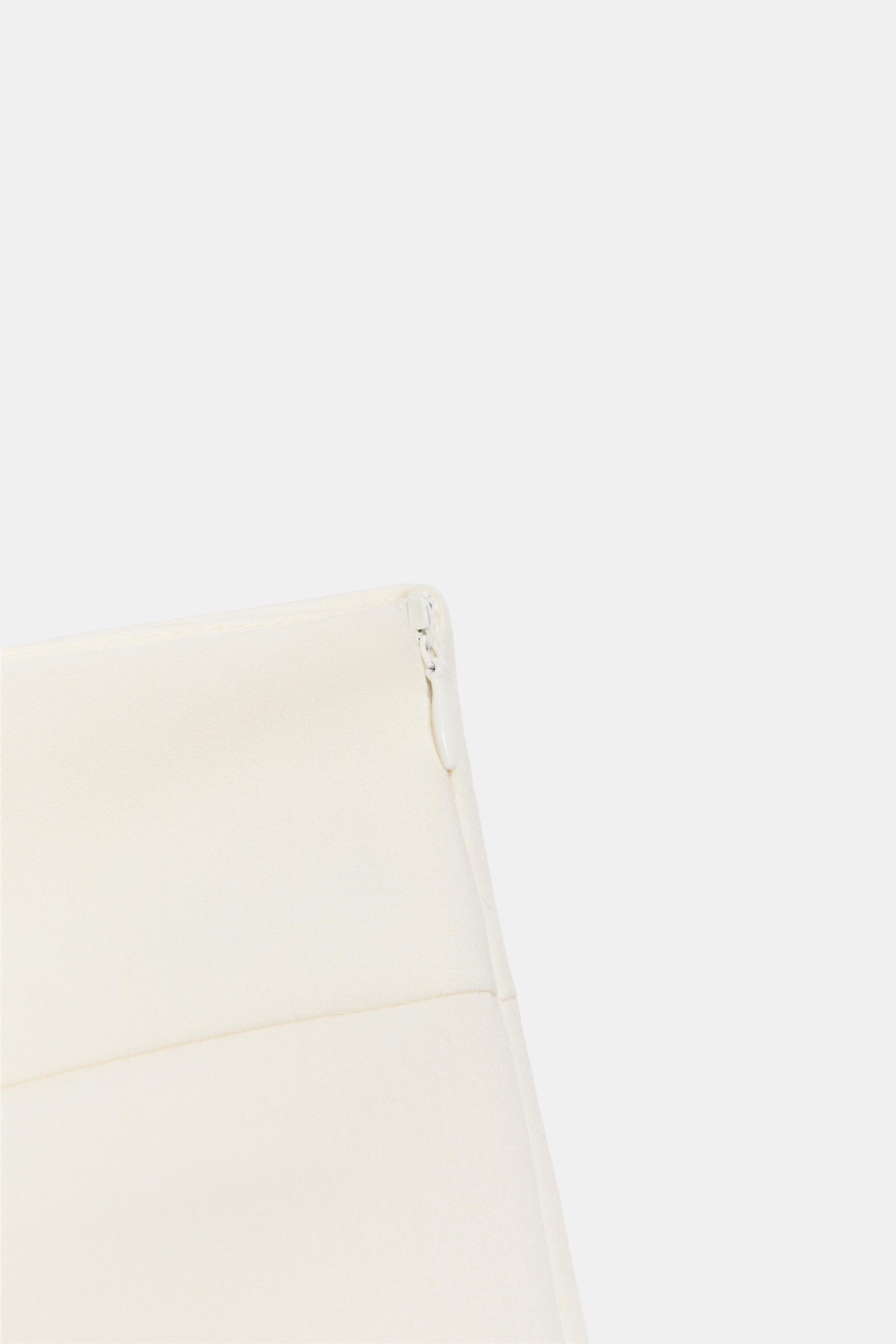 Mid-rise mini shorts. Features a matching interior lining. Hidden in-seam side zip closure. | Zara US
