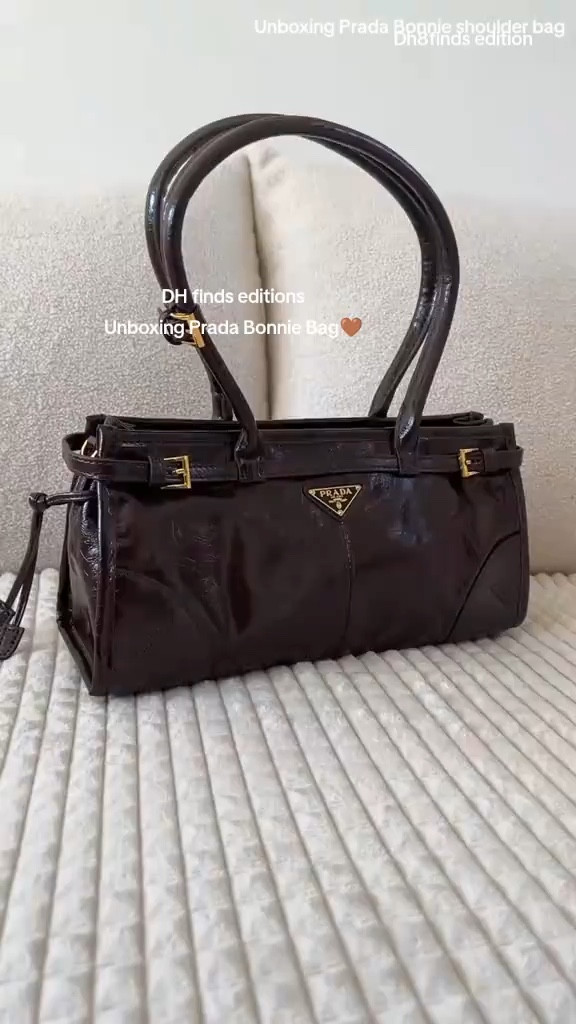 Link➡️ https://sale.dhgate.com/ZAhWA486 • Timeless and easy, the bag I keep reaching for 👜🤍 #LTKbags #LTKstyle #LTKfinds #LTKeveryday
 

#LTKootd #LTKgrwm #LTKSaleAlert