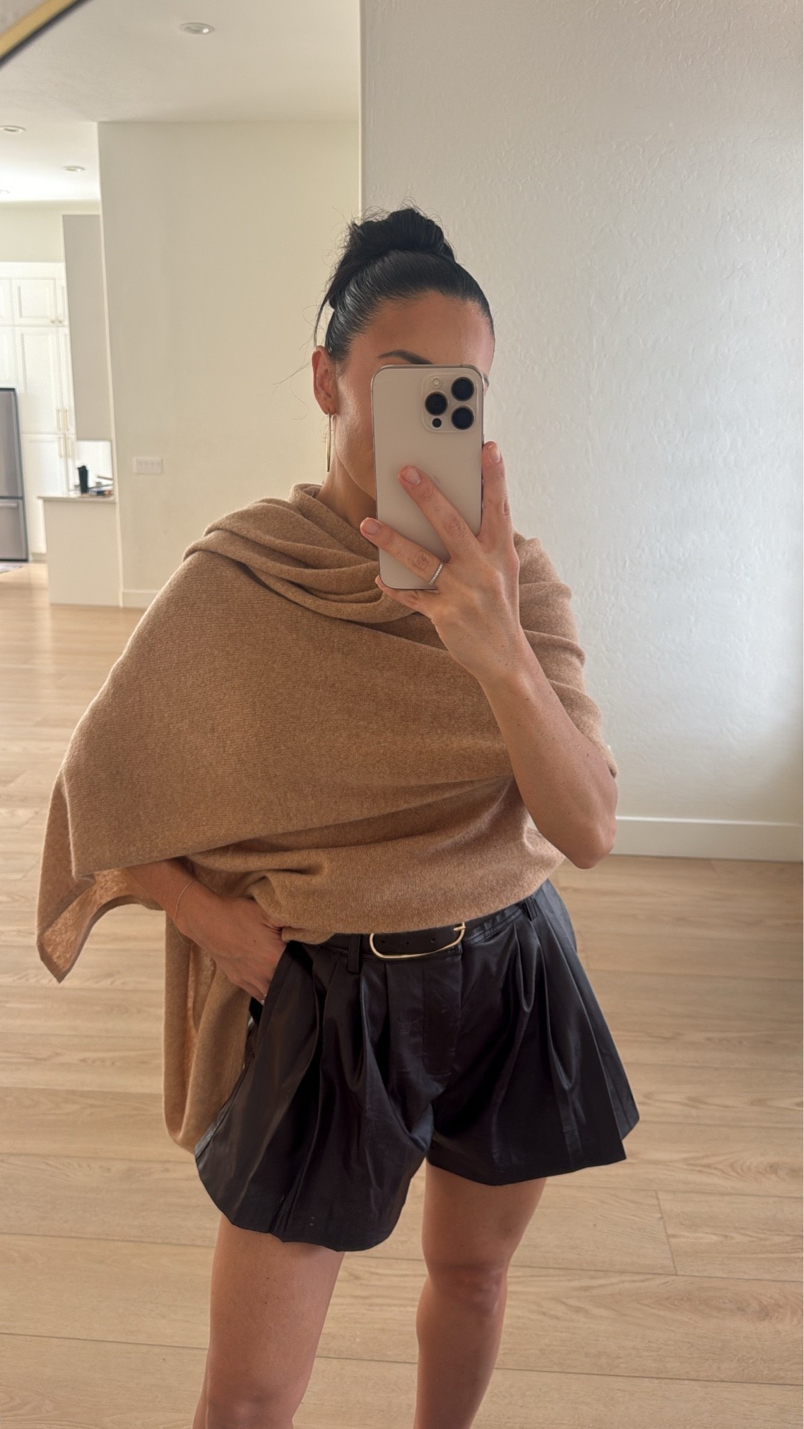 Sharing a fun look from @macys! This cashmere shawl would be an amazing gift idea. So many ways you can wear it! 
I’m in a size small in the shorts but I should have sized down—run big!